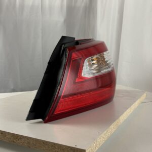 2016-2018 Nissan Altima Passenger Taillight - Image 3