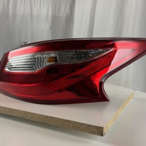 2016-2018 Nissan Altima Passenger Taillight - Image 4