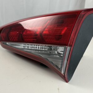 2016-2018 Hyundai Tucson Passenger Inner Taillight - Image 7