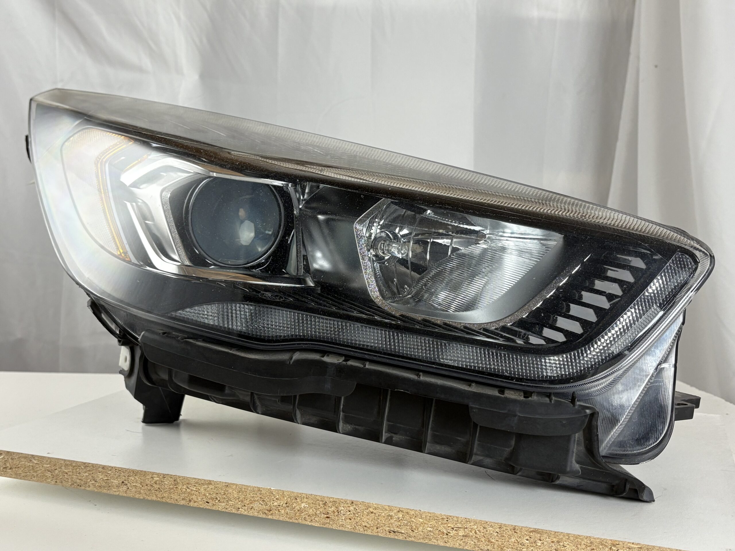 2017-2019 Ford Escape Passenger Headlight