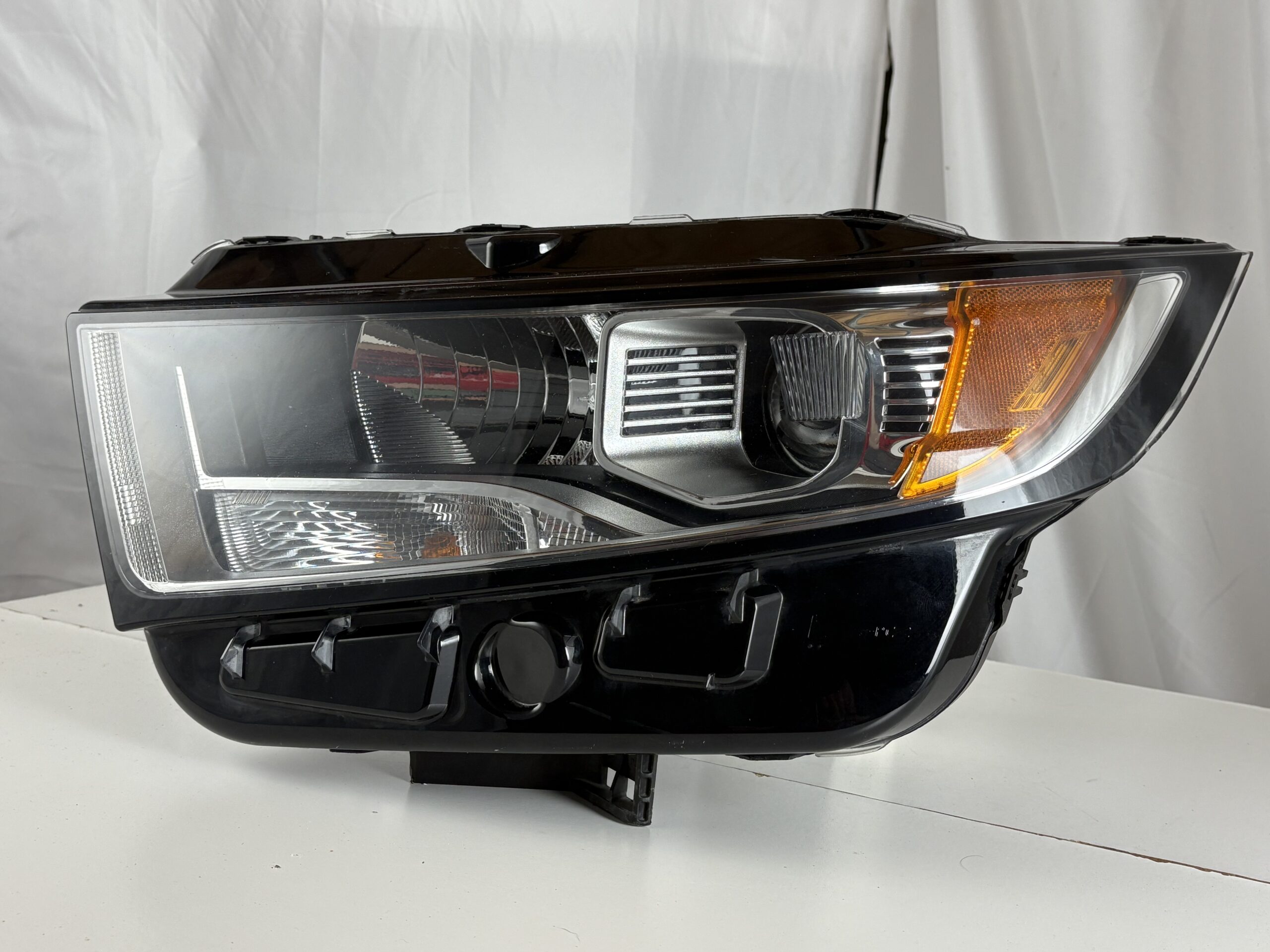 2015-2018 Ford Edge Driver Headlight