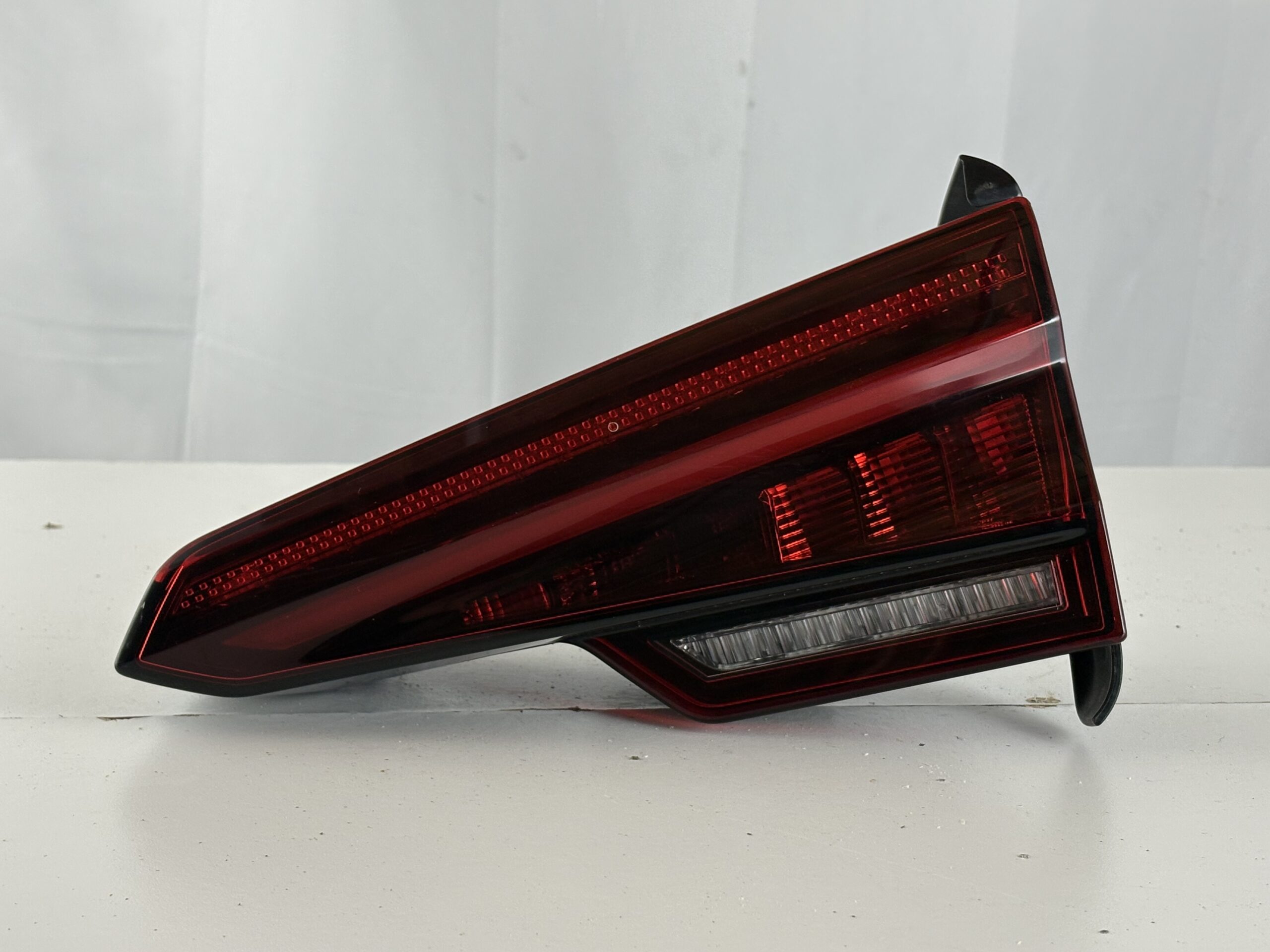2017-2019 Audi A4/A4 Quattro/S4 Passenger Inner Taillight