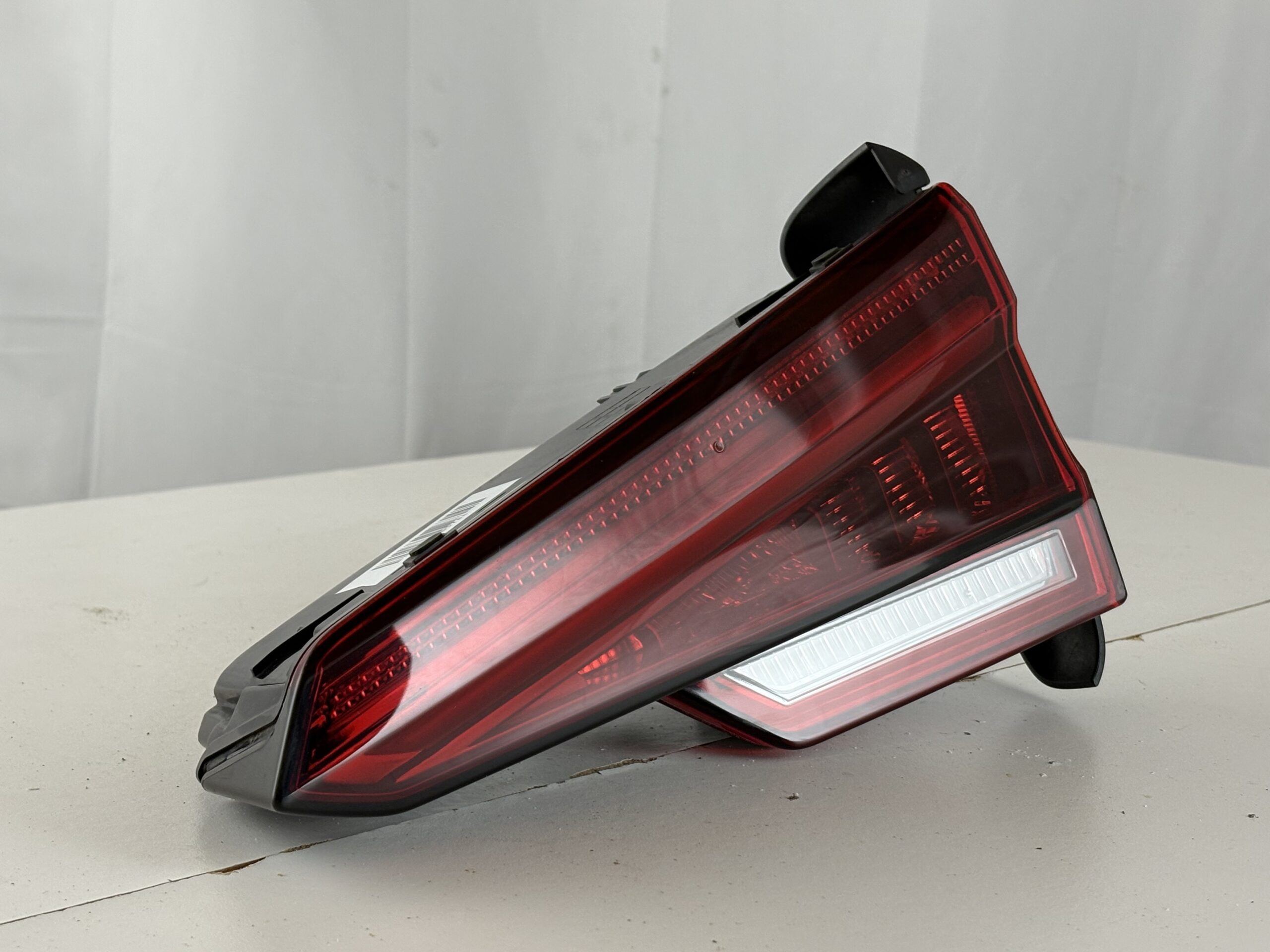 2017-2019 Audi A4/A4 Quattro/S4 Passenger Inner Taillight