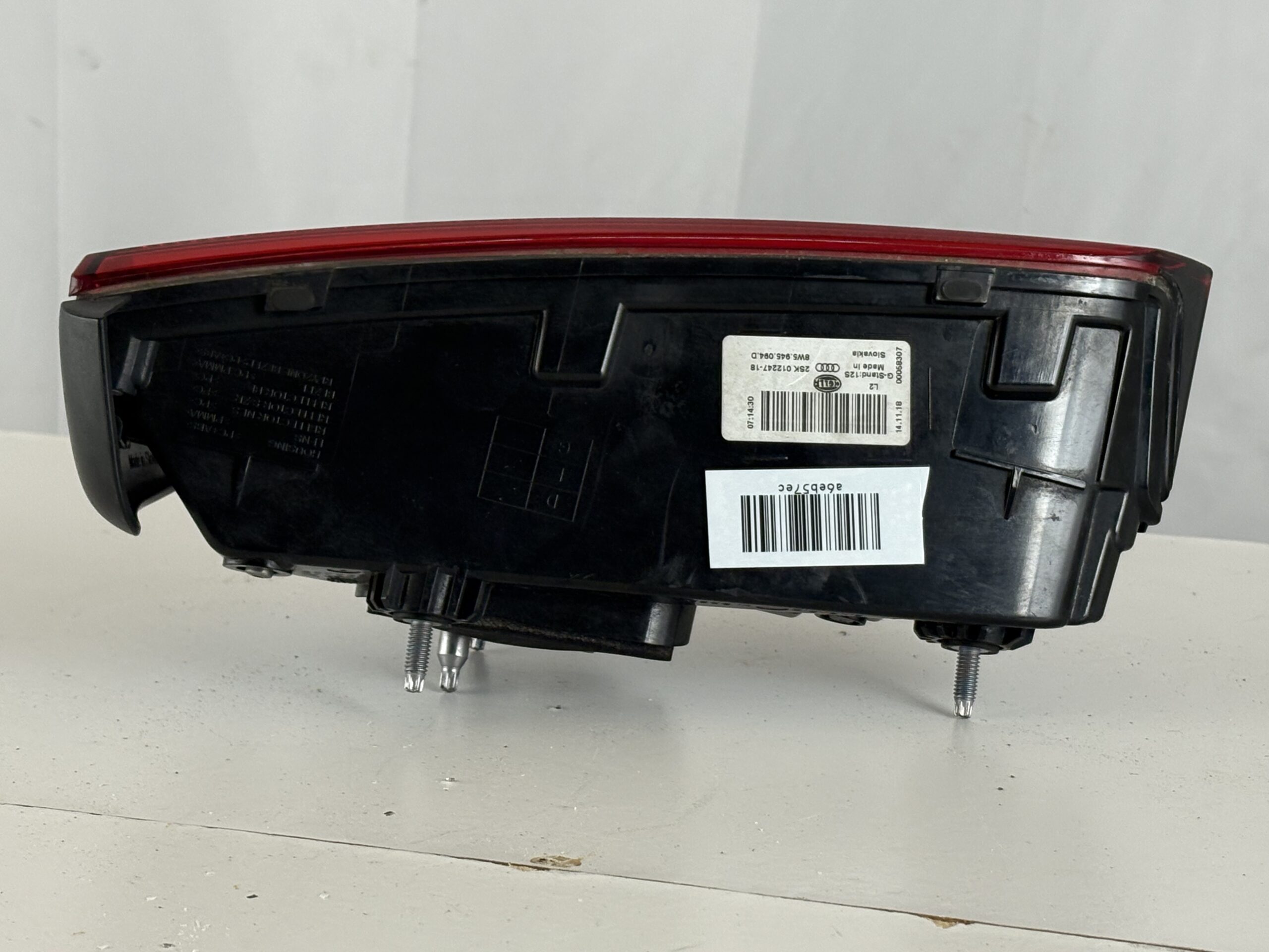 2017-2019 Audi A4/A4 Quattro/S4 Passenger Inner Taillight