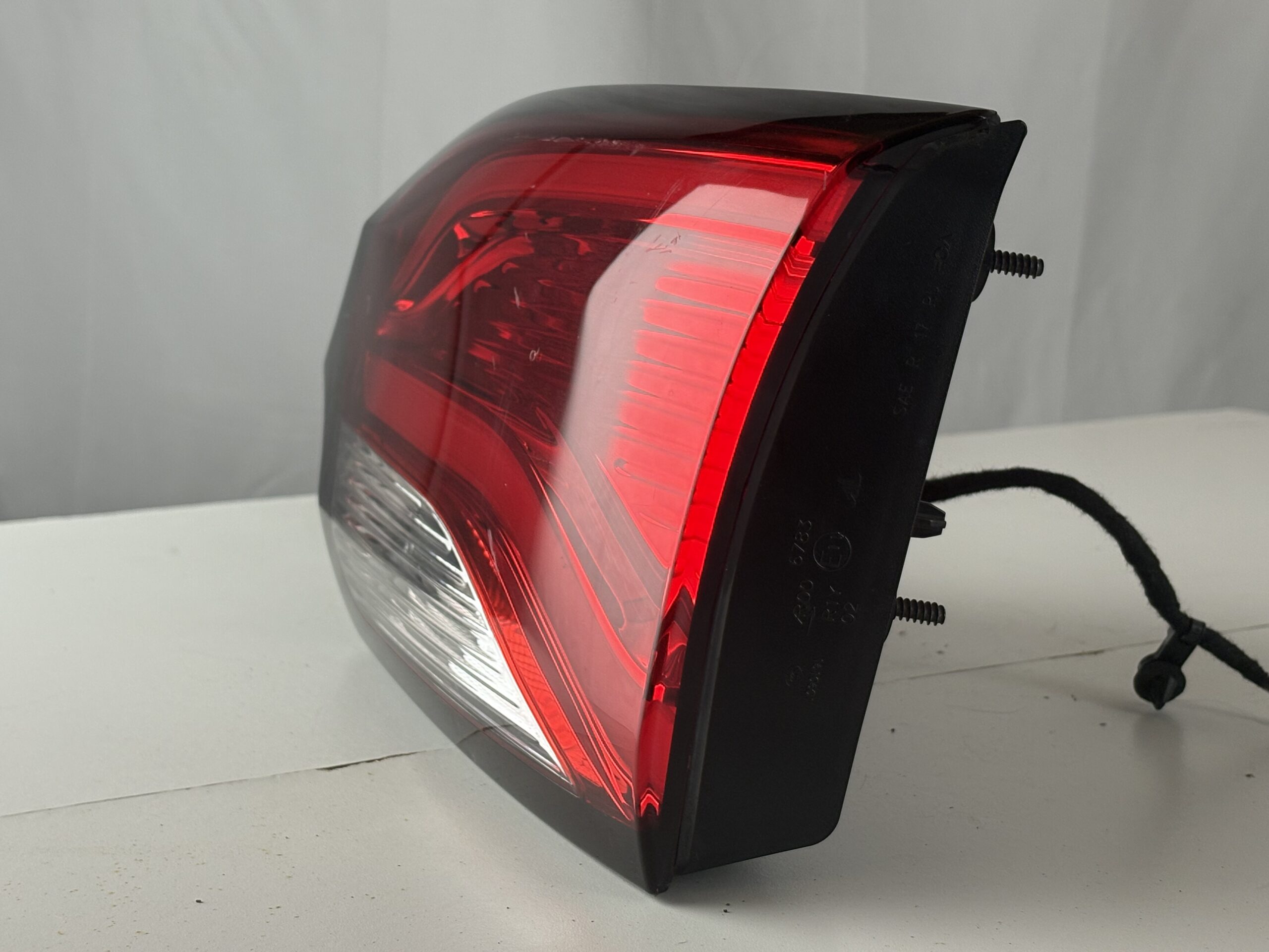 2017-2025 Chrysler Pacifica/Voyager Passenger Inner Taillight