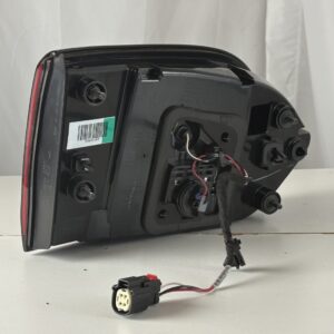 2017-2025 Chrysler Pacifica/Voyager Passenger Inner Taillight - Image 8