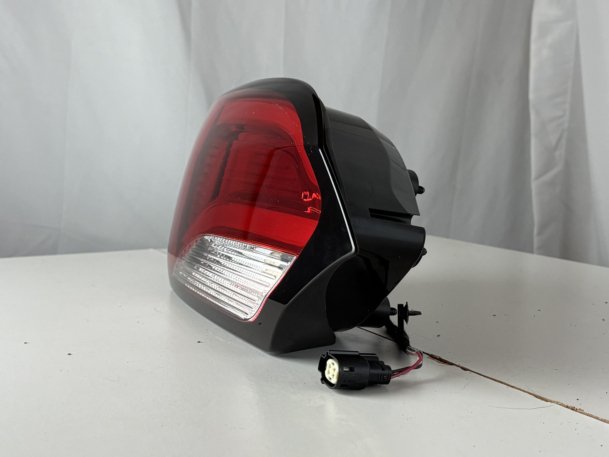 2017-2025 Chrysler Pacifica/Voyager Driver Inner Taillight