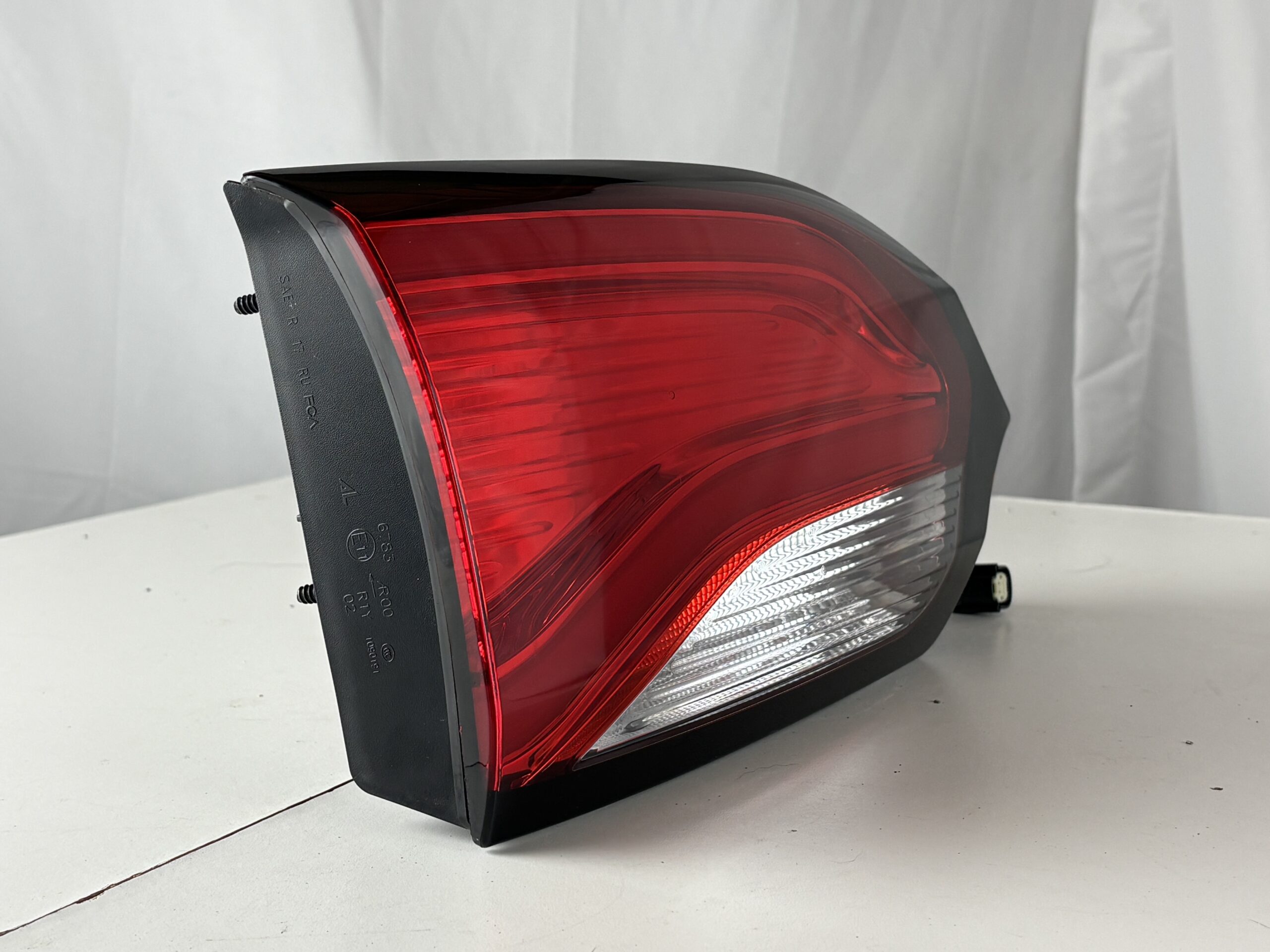 2017-2025 Chrysler Pacifica/Voyager Driver Inner Taillight
