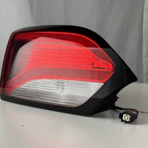 2017-2025 Chrysler Pacifica/Voyager Driver Inner Taillight - Image 8