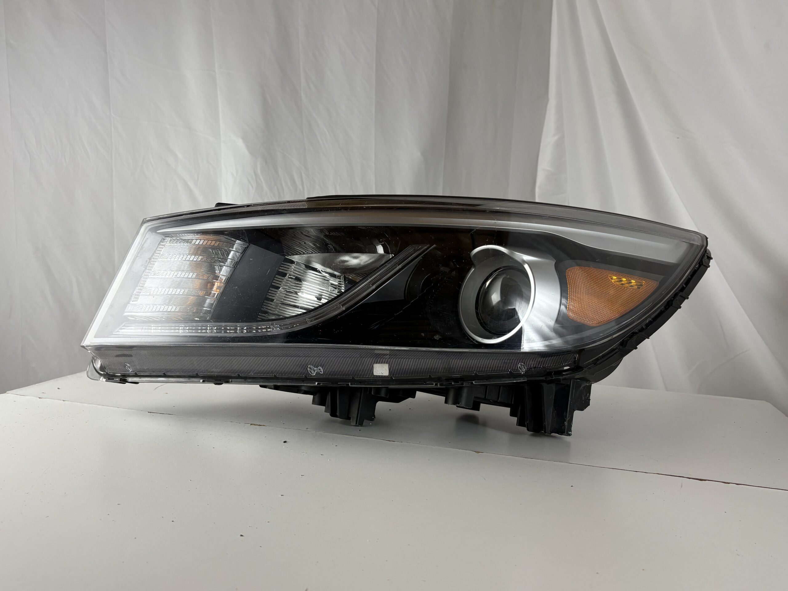 2015-2018 Kia Sedona Driver Headlight
