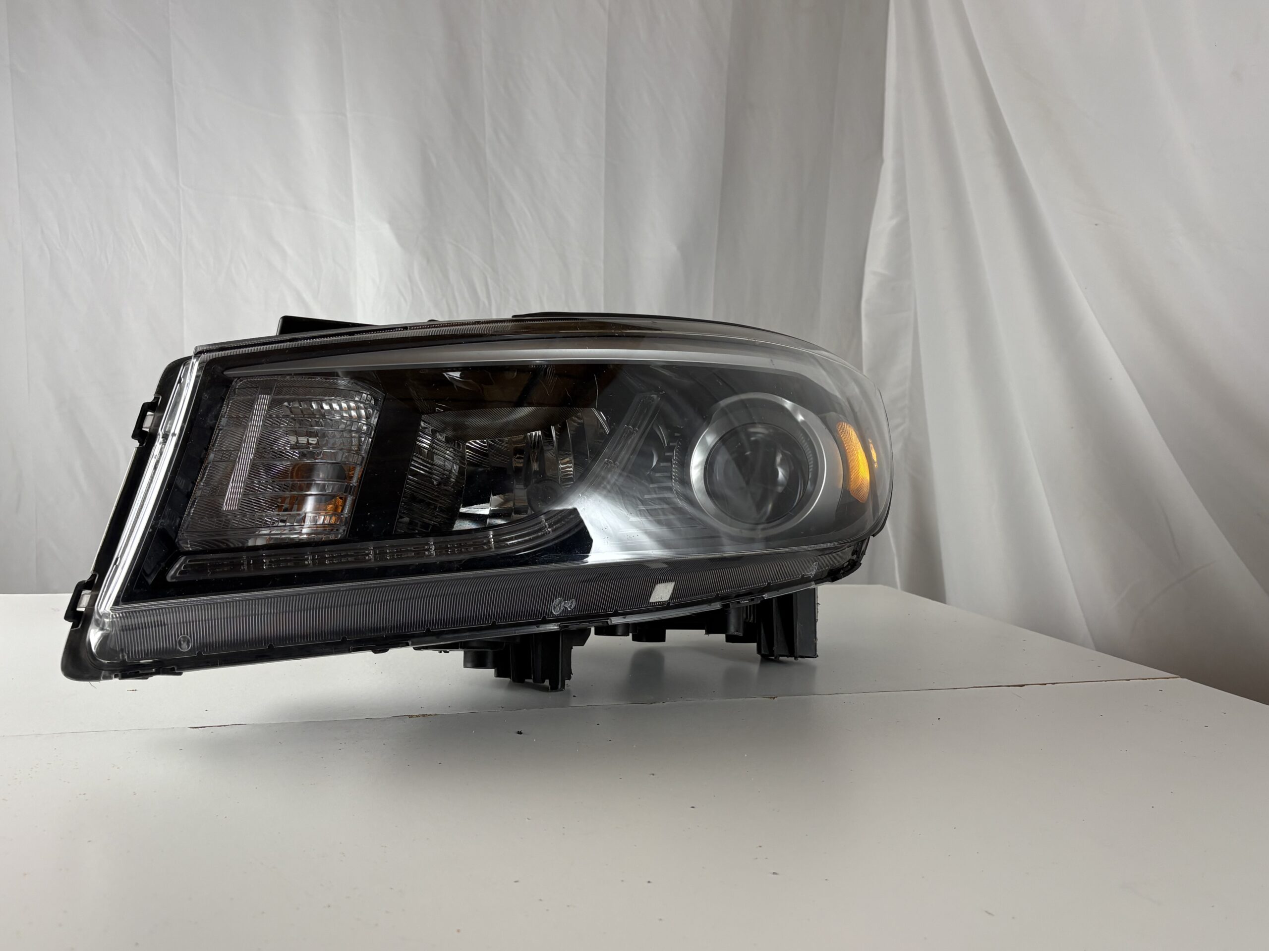 2015-2018 Kia Sedona Driver Headlight