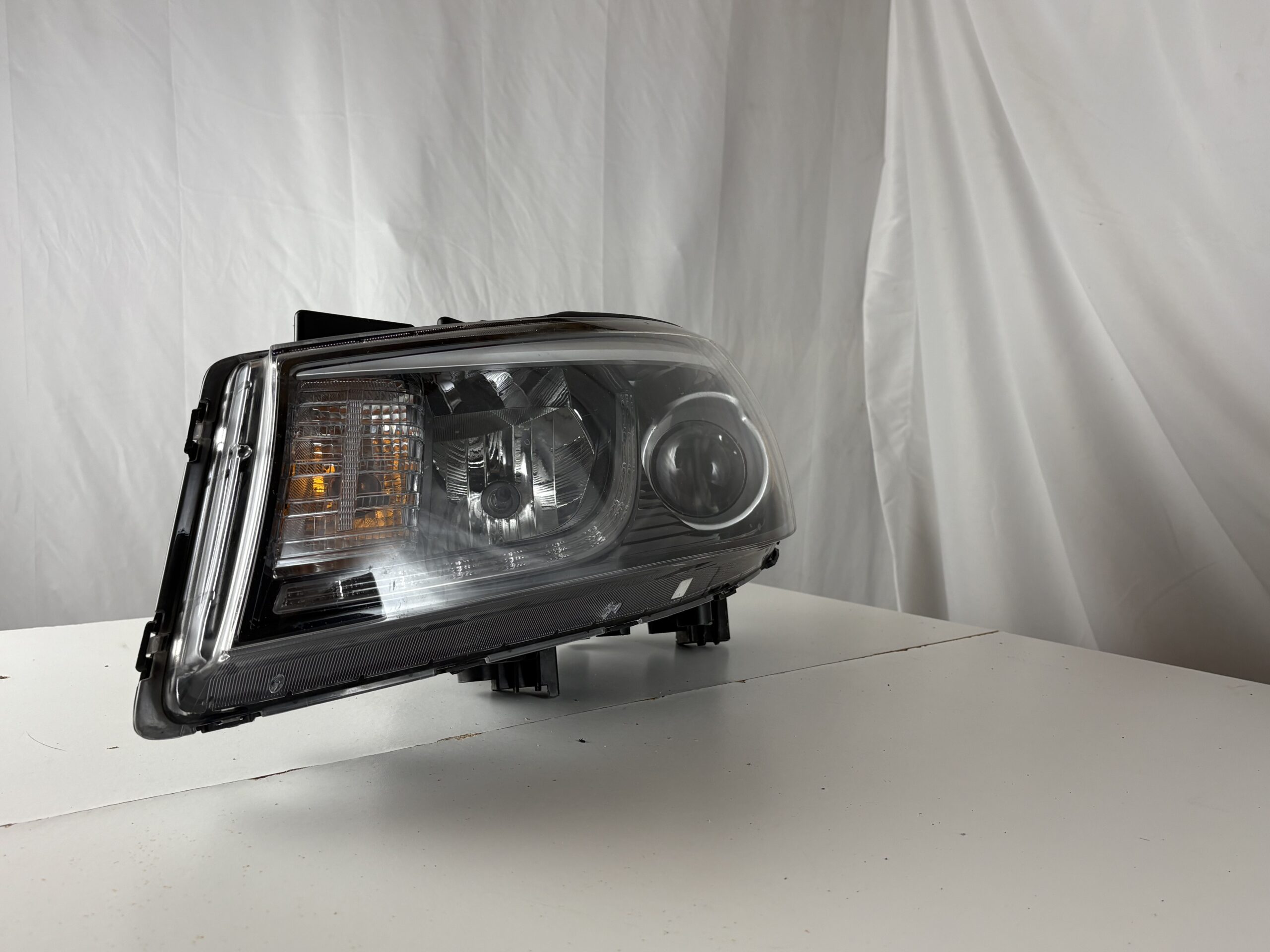 2015-2018 Kia Sedona Driver Headlight