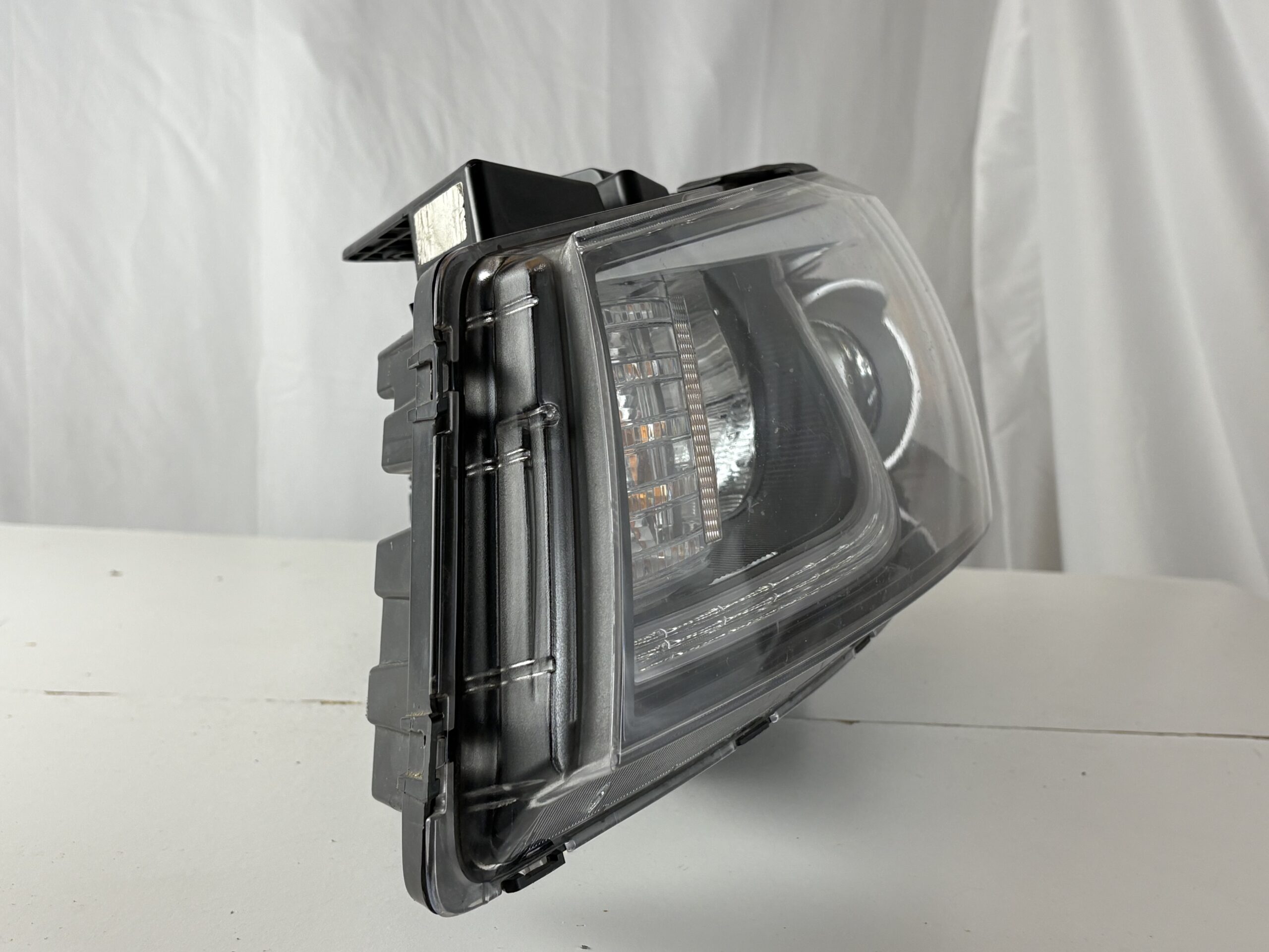 2015-2018 Kia Sedona Driver Headlight