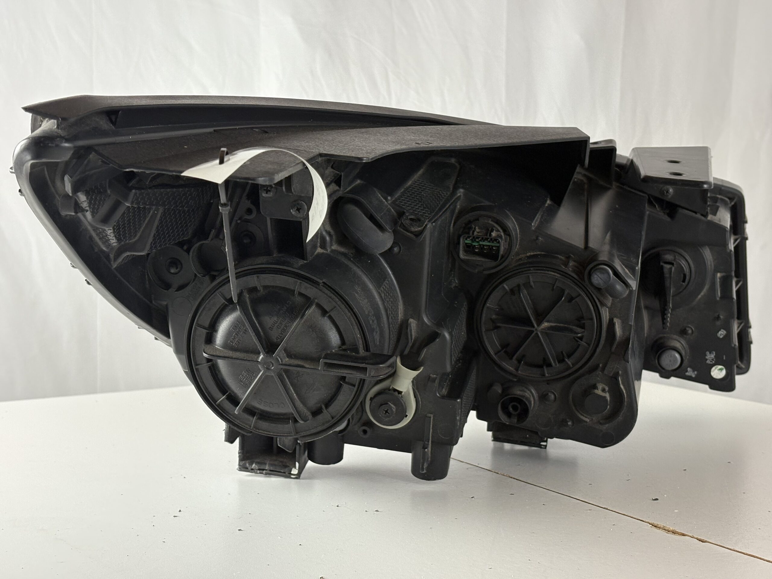 2015-2018 Kia Sedona Driver Headlight