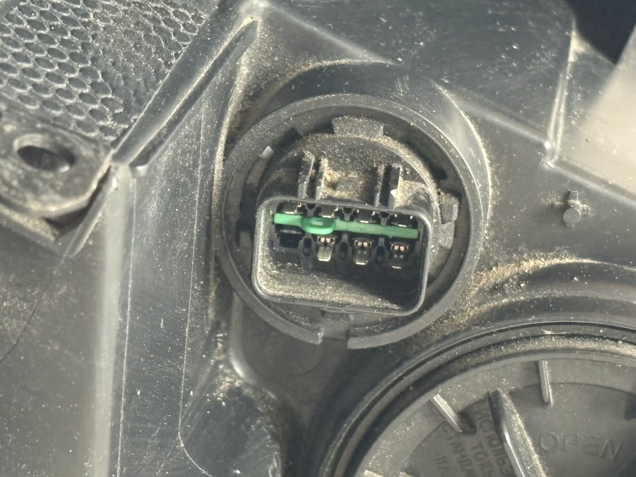 2015-2018 Kia Sedona Driver Headlight