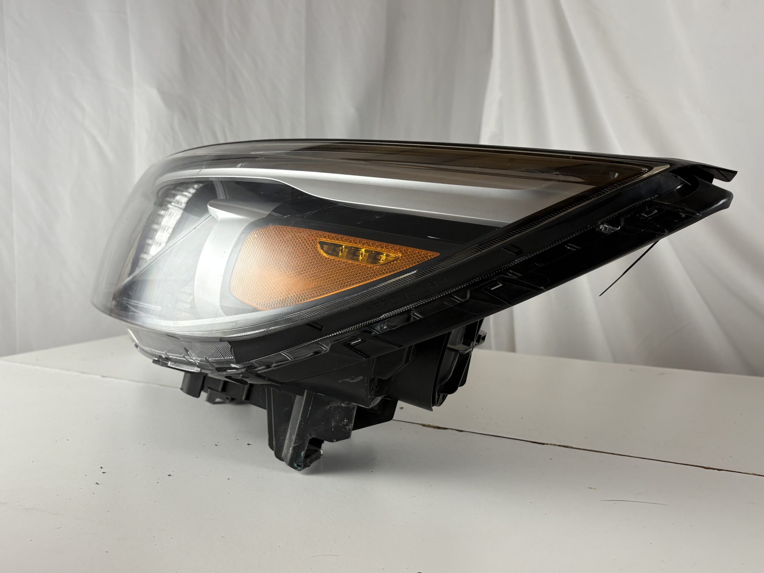 2015-2018 Kia Sedona Driver Headlight