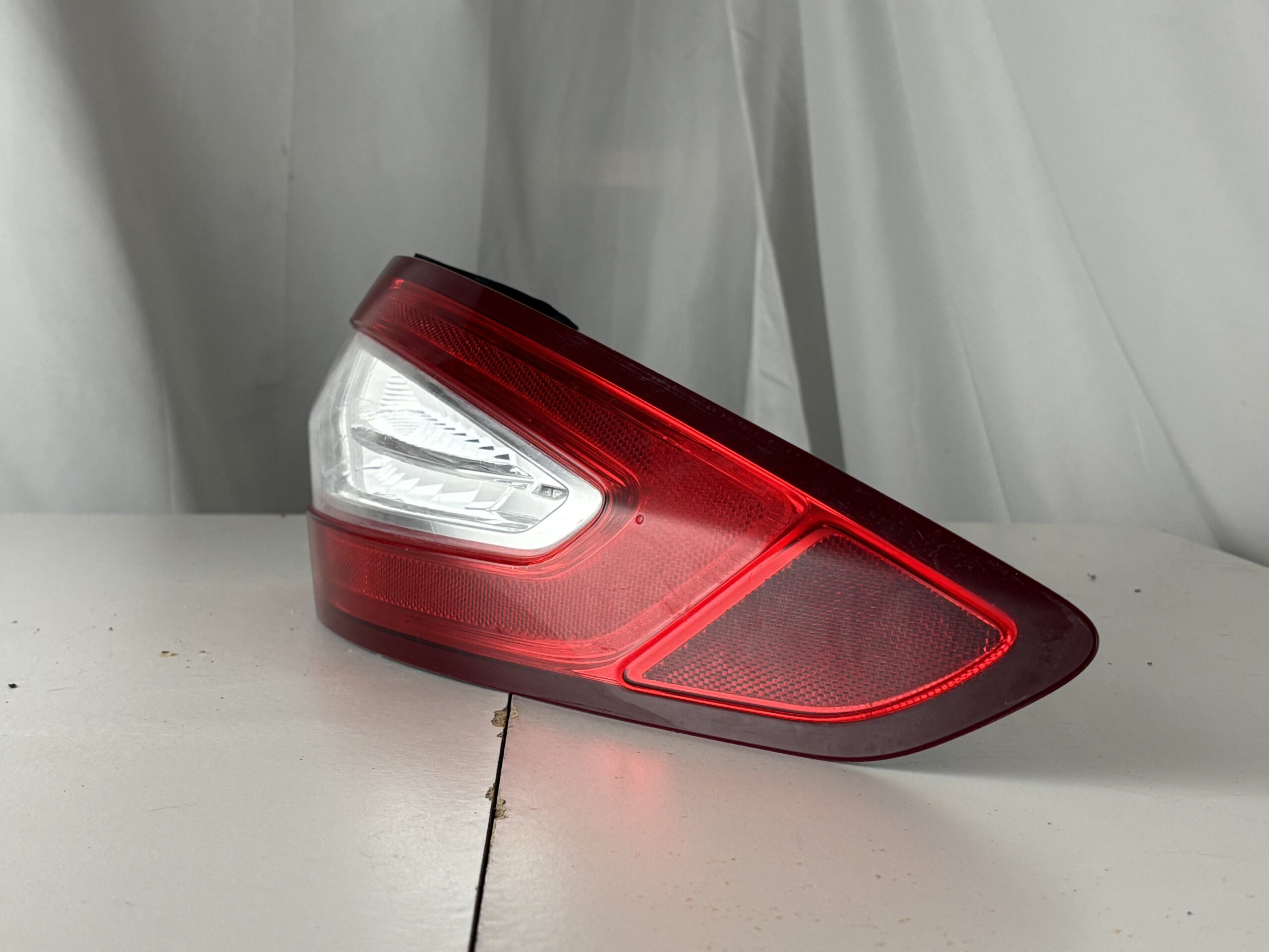 2013-2016 Ford Fusion Passenger Taillight