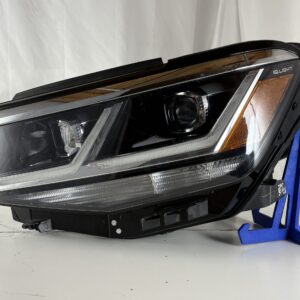 2020-2023 Volkswagen Atlas Cross Sport Driver Headlight - Image 2