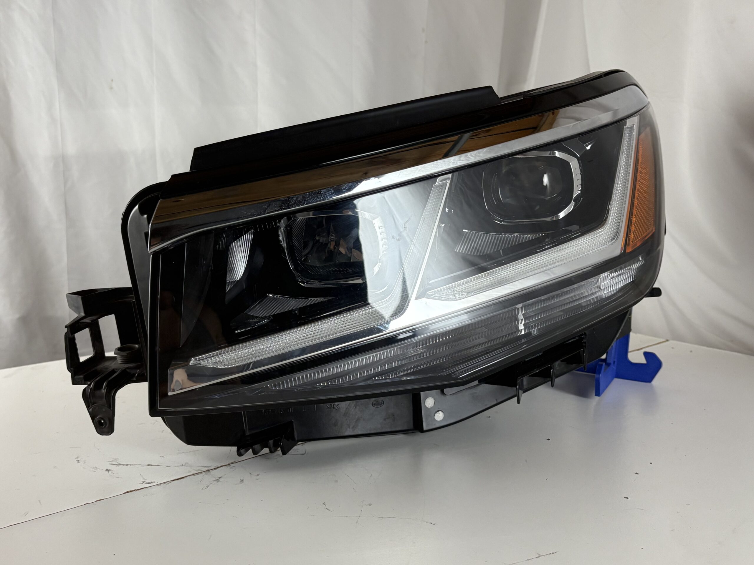 2020-2023 Volkswagen Atlas Cross Sport Driver Headlight