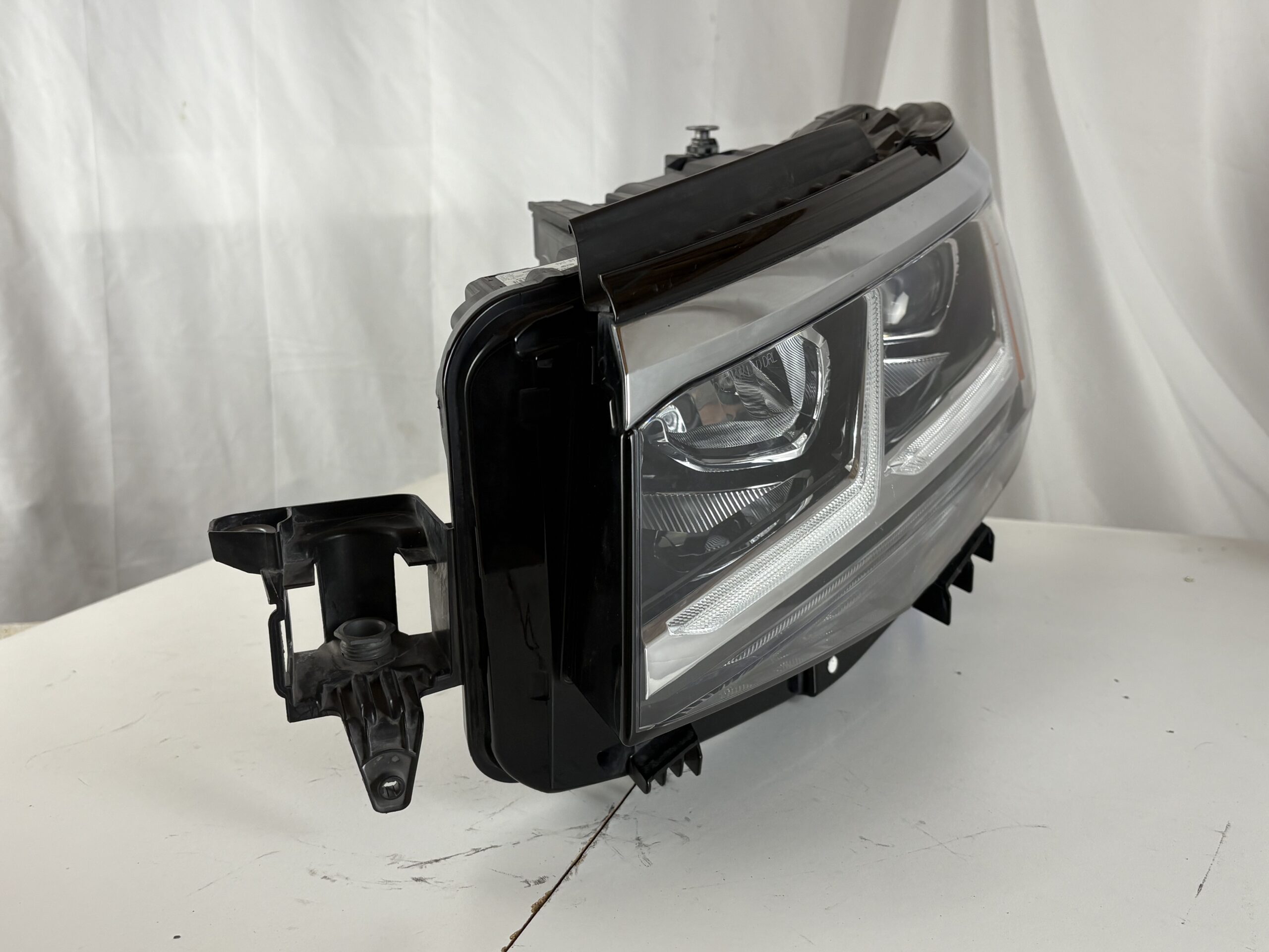 2020-2023 Volkswagen Atlas Cross Sport Driver Headlight
