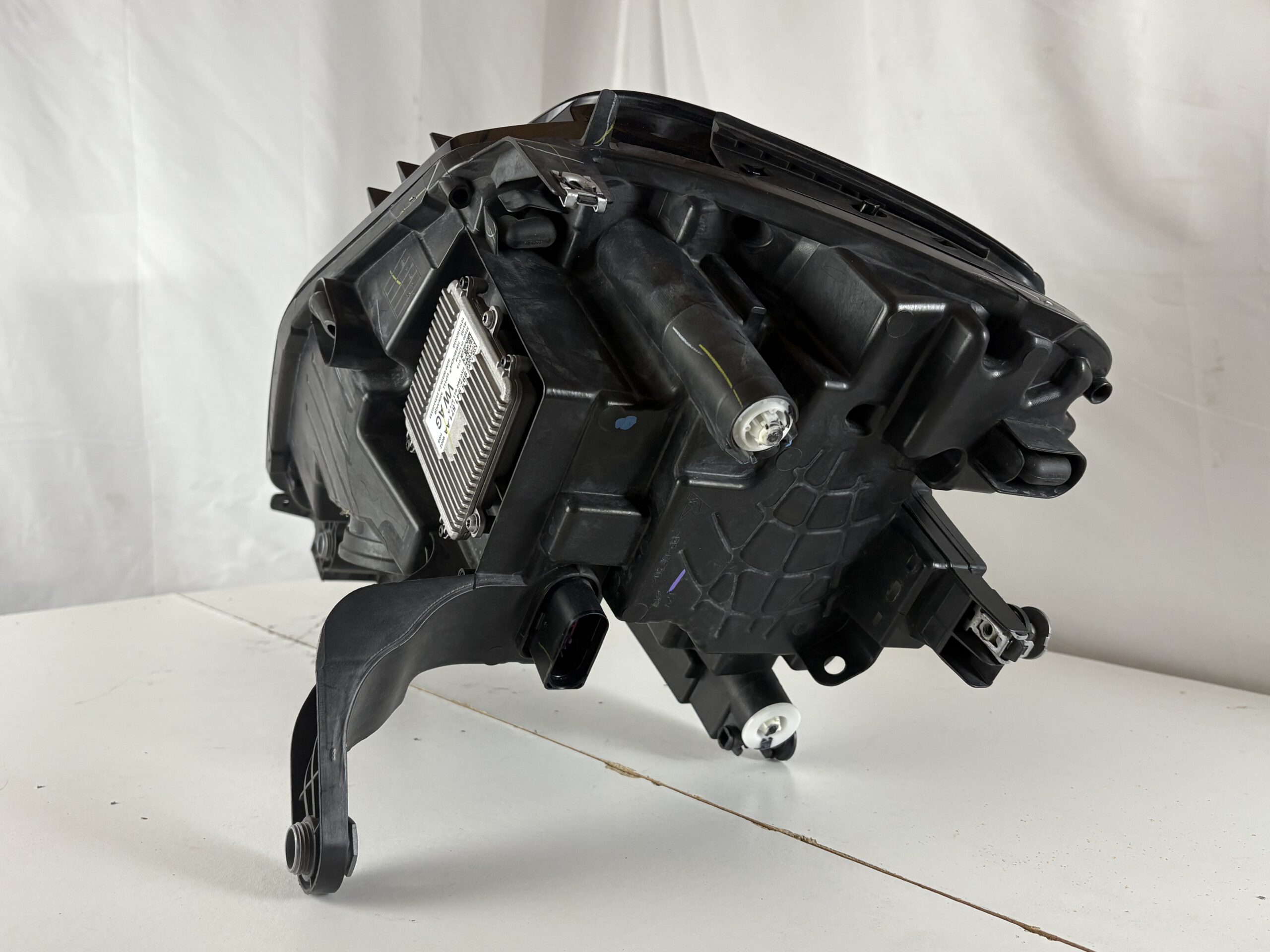 2020-2023 Volkswagen Atlas Cross Sport Driver Headlight