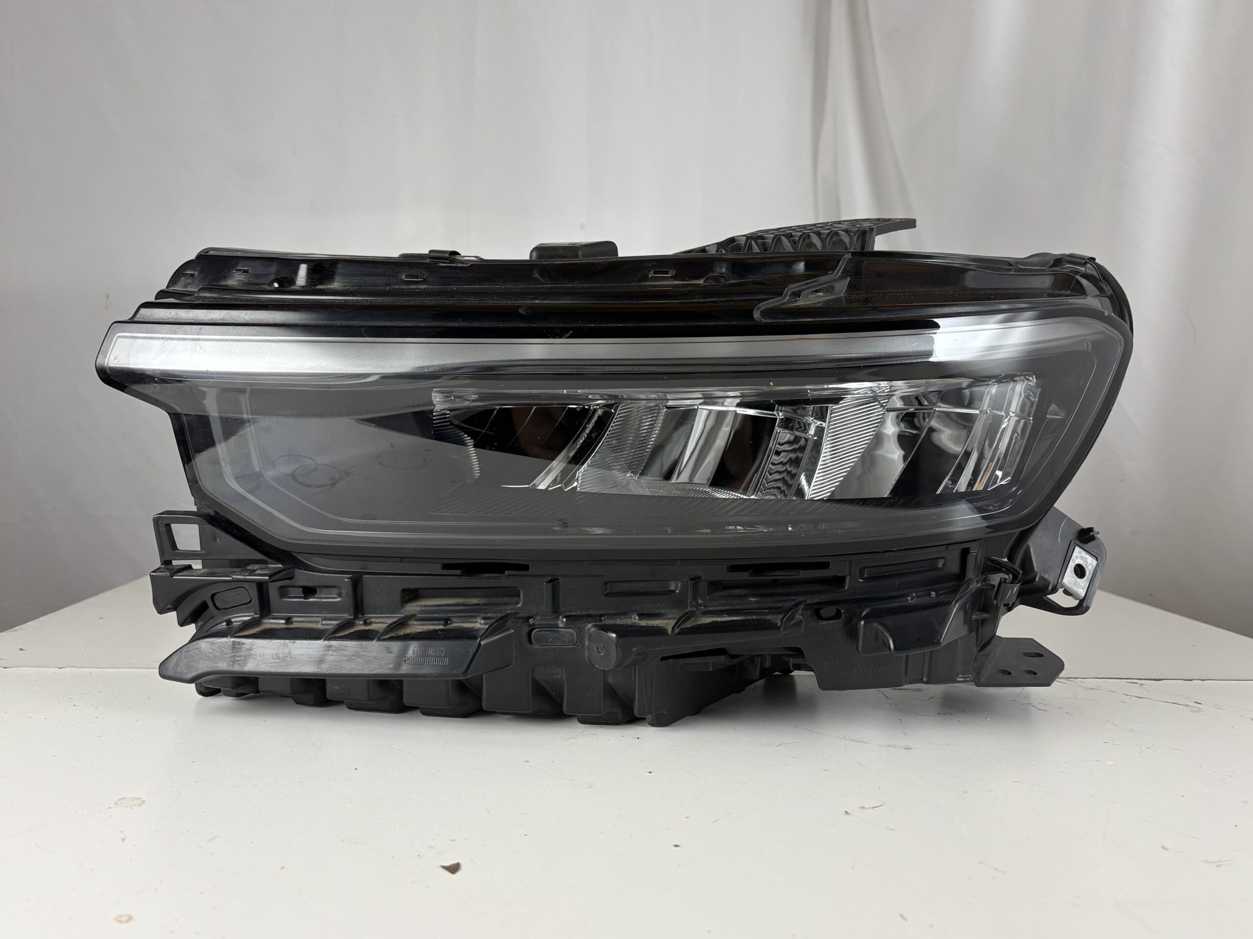 2021-2024 Jeep Grand Cherokee Driver Headlight