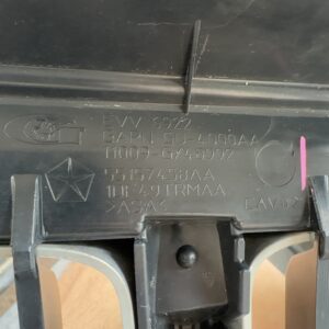 2008-2010 Jeep Grand Cherokee Grille - Image 9