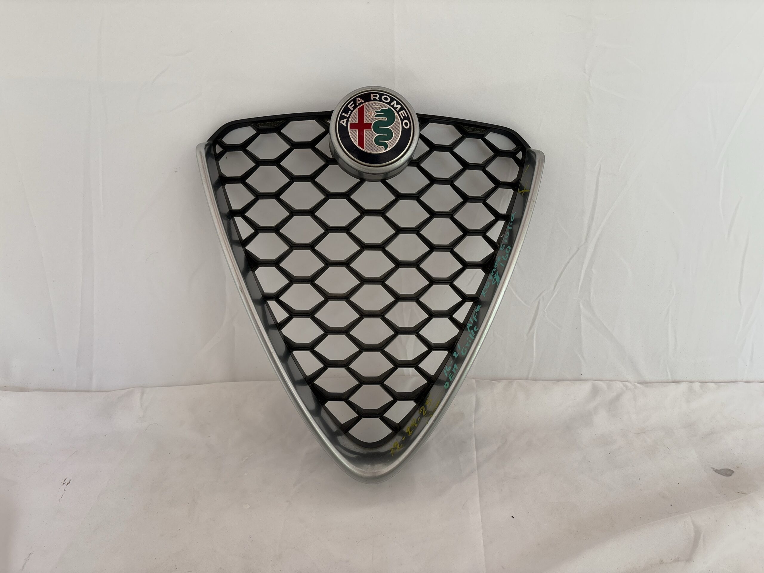 2016-2021 Alfa Romeo Giulia Grille