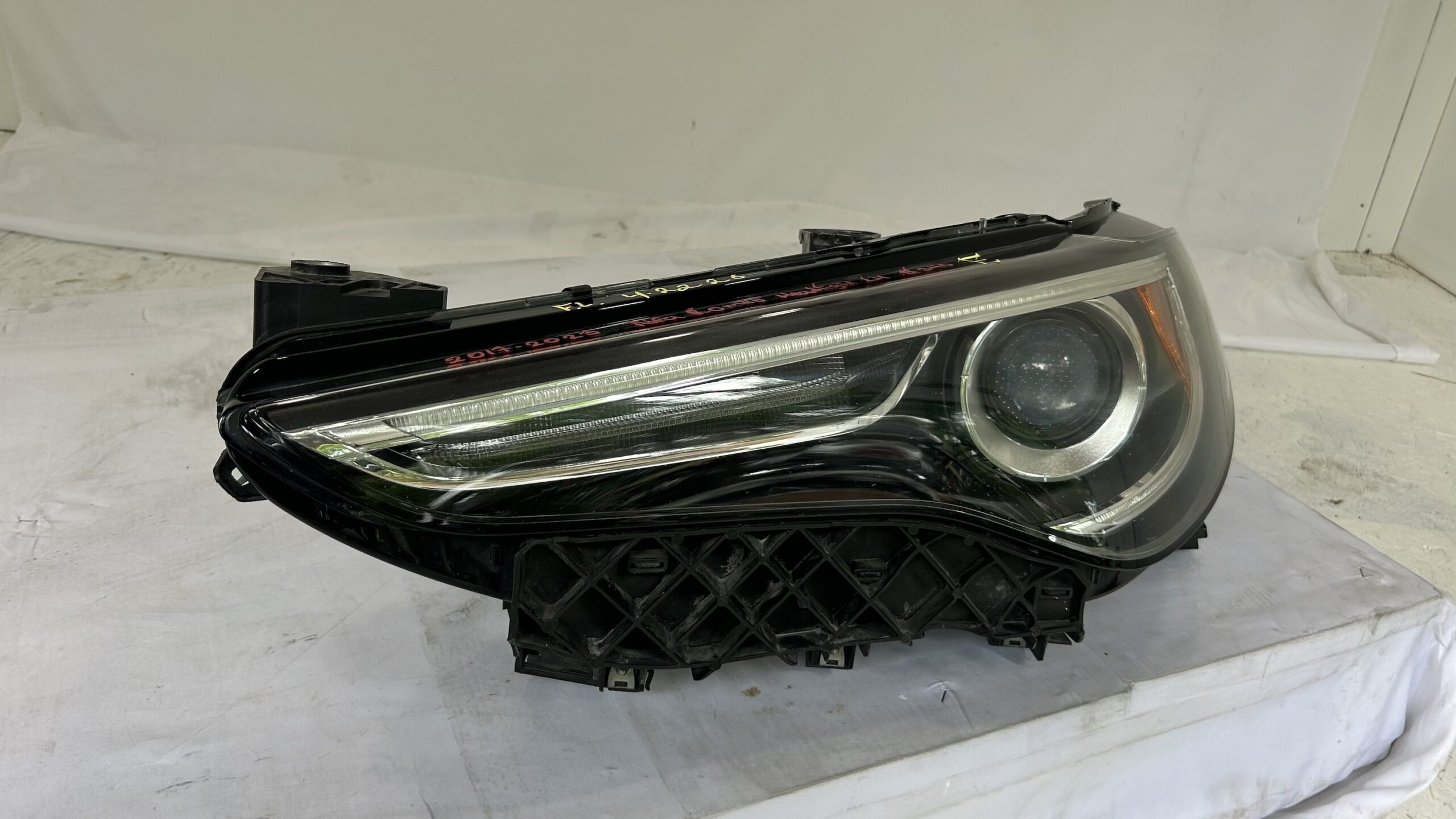 2017-2023 Alfa Romeo Stelvio HID Xenon Headlight Driver side