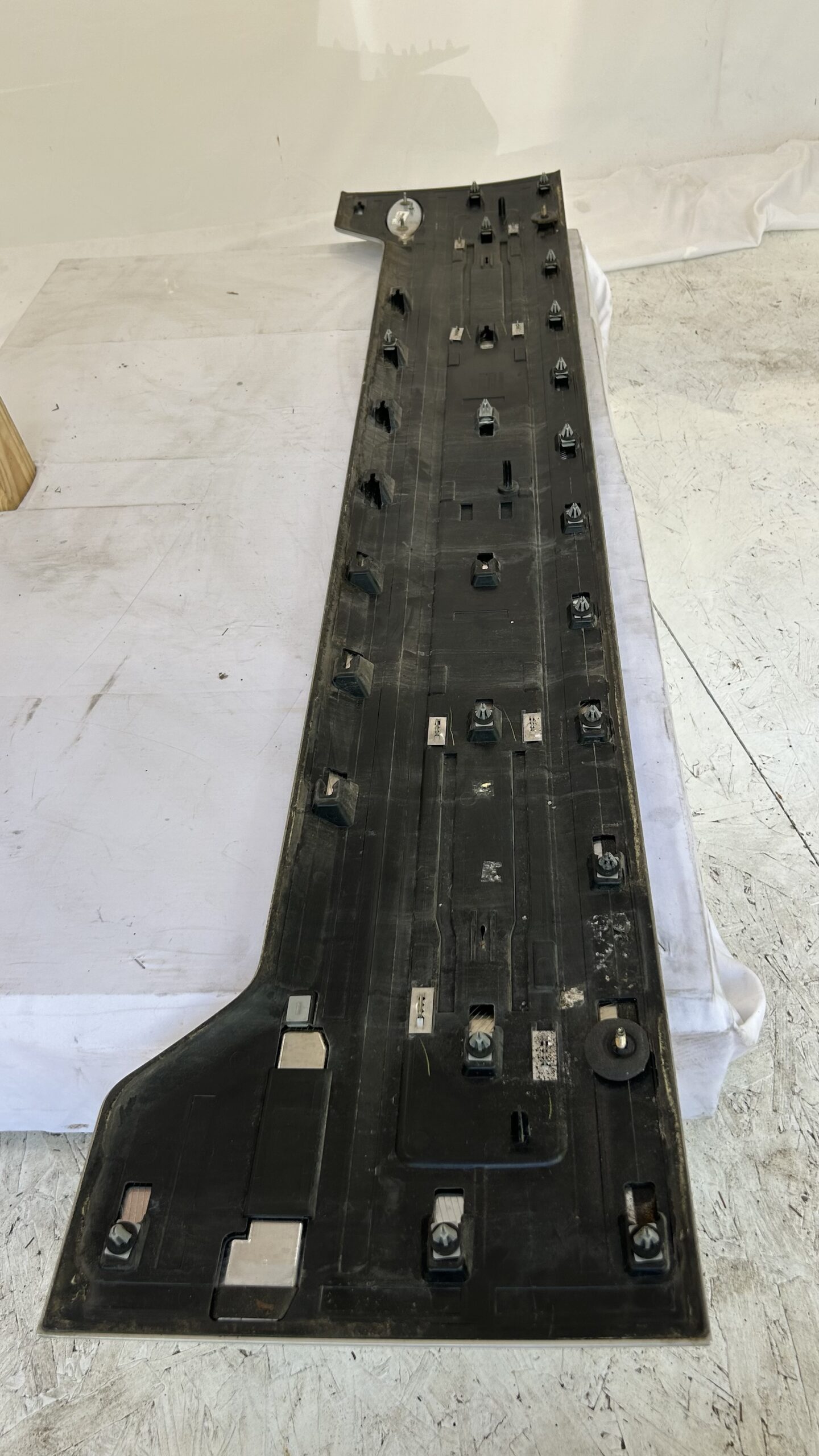 2018-2020 Ford  F-150 Tailgate Center Platinum Chrome Molding