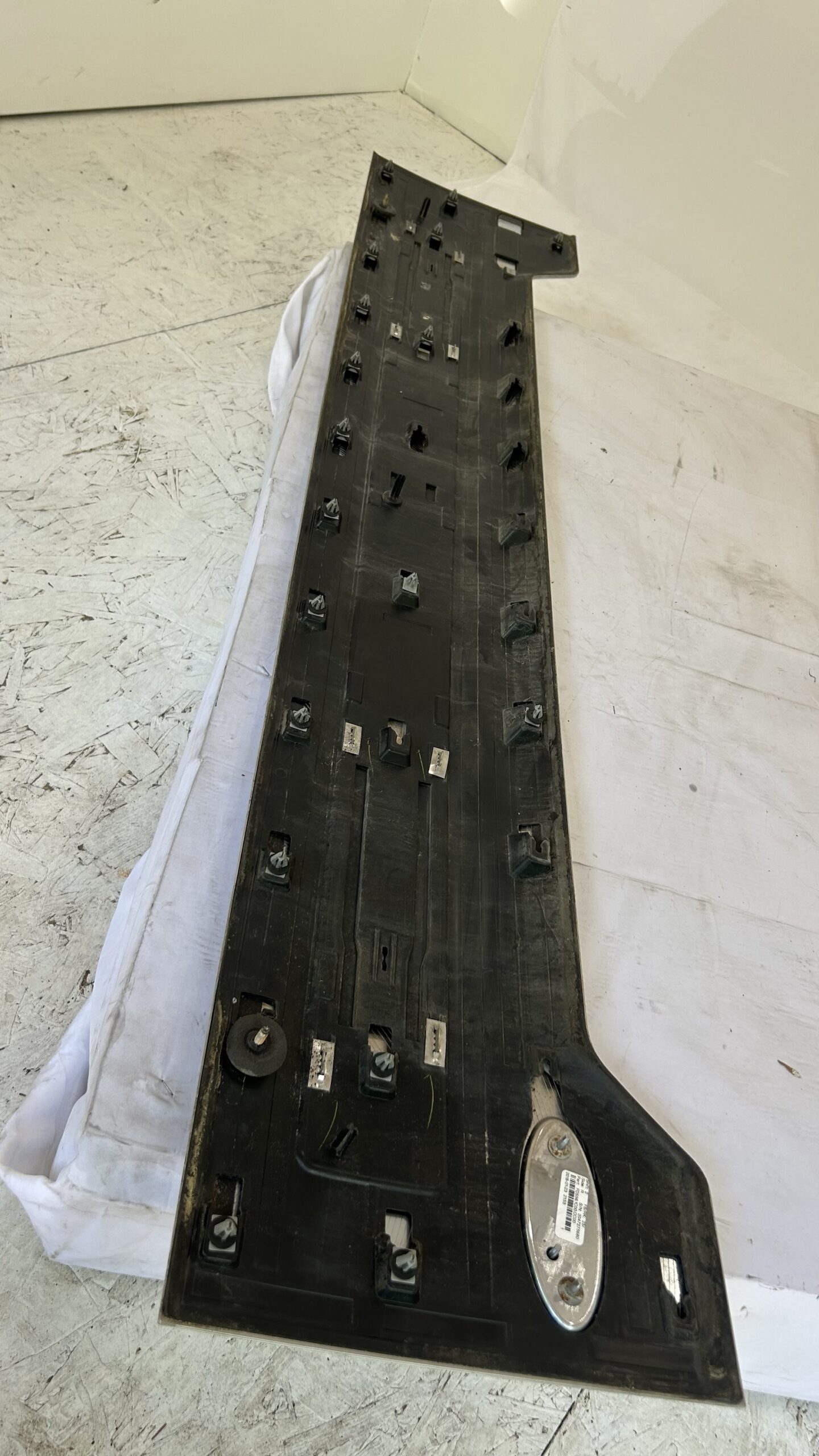 2018-2020 Ford  F-150 Tailgate Center Platinum Chrome Molding