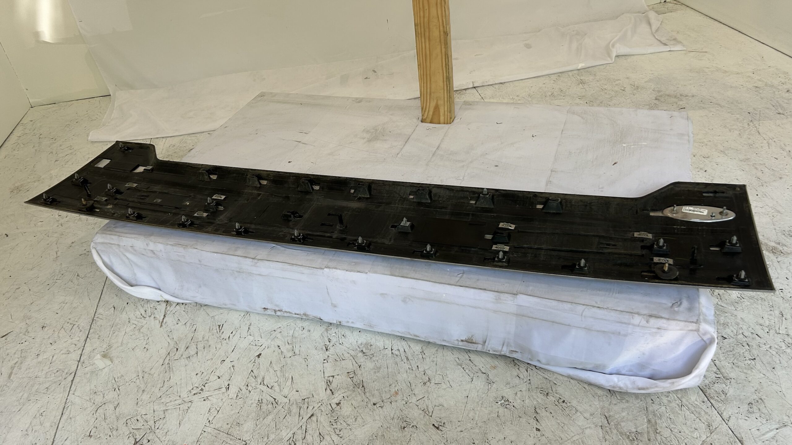2018-2020 Ford  F-150 Tailgate Center Platinum Chrome Molding