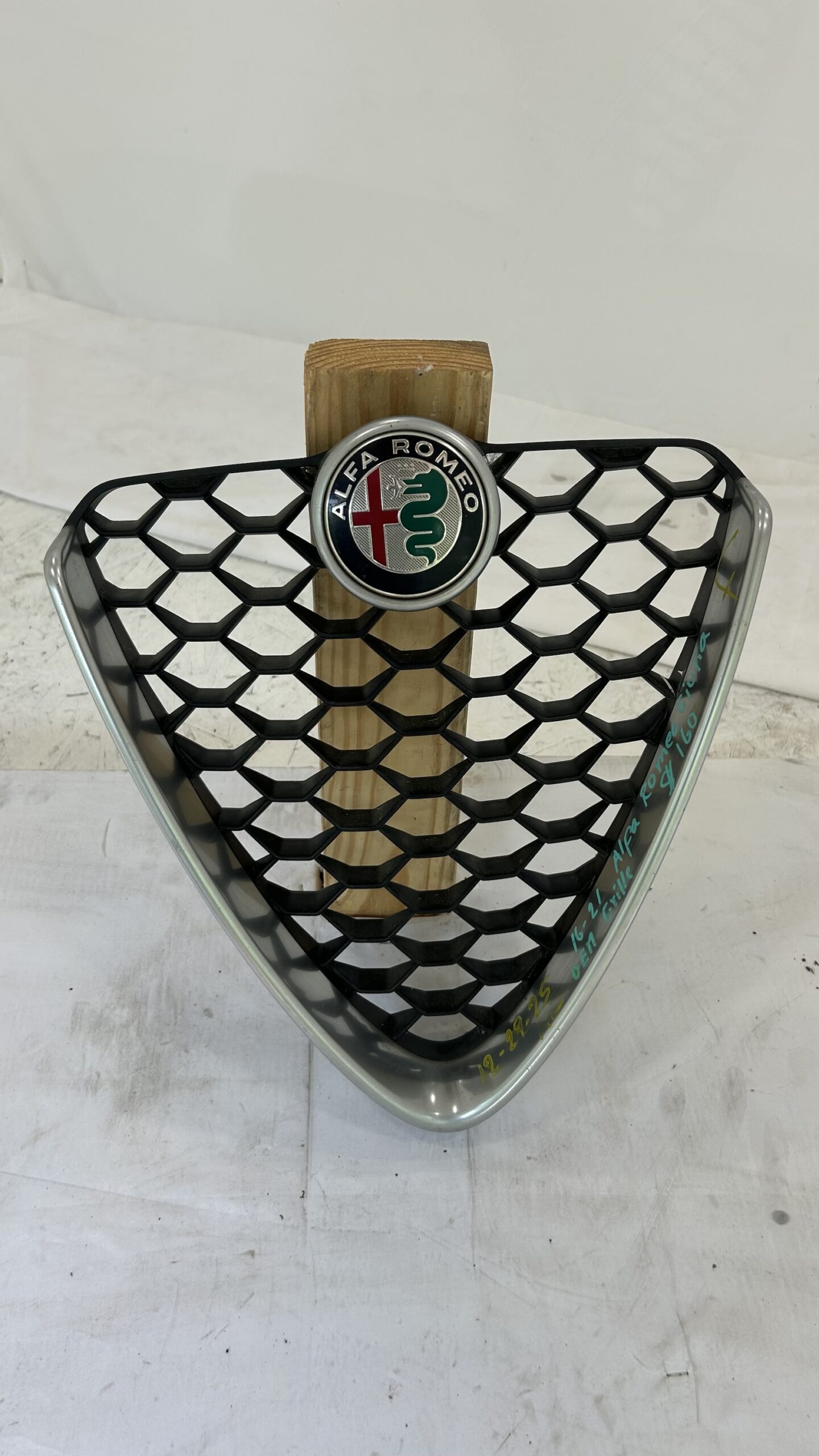 2016-2021 Alfa Romeo Giulia Grille