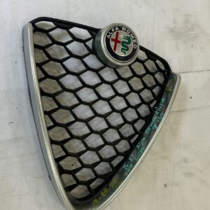 2016-2021 Alfa Romeo Giulia Grille - Image 7