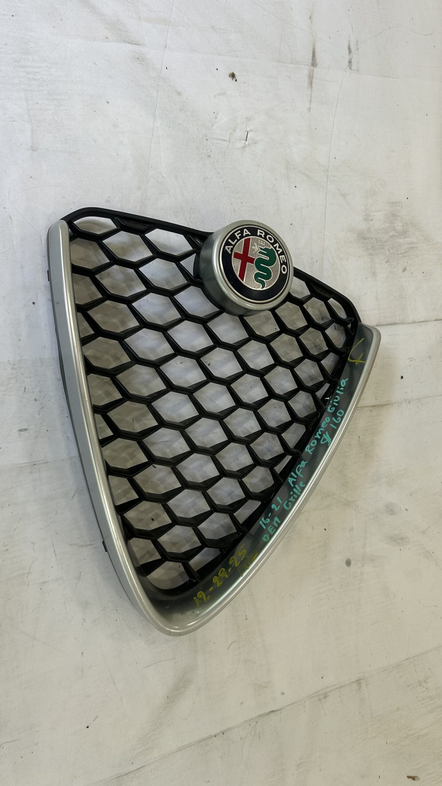 2016-2021 Alfa Romeo Giulia Grille