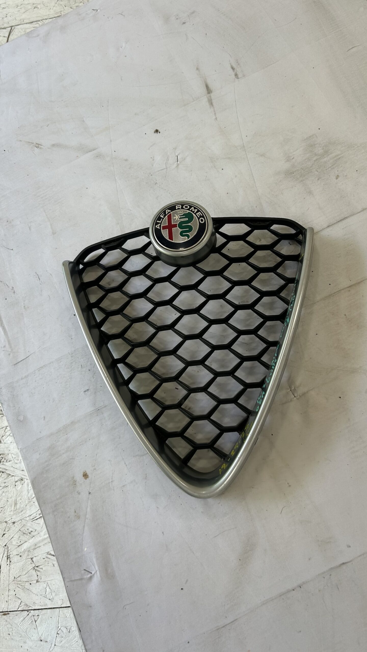 2016-2021 Alfa Romeo Giulia Grille