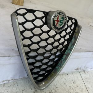 2016-2021 Alfa Romeo Giulia Grille - Image 2