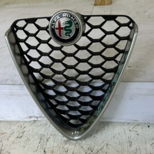2016-2021 Alfa Romeo Giulia Grille - Image 3
