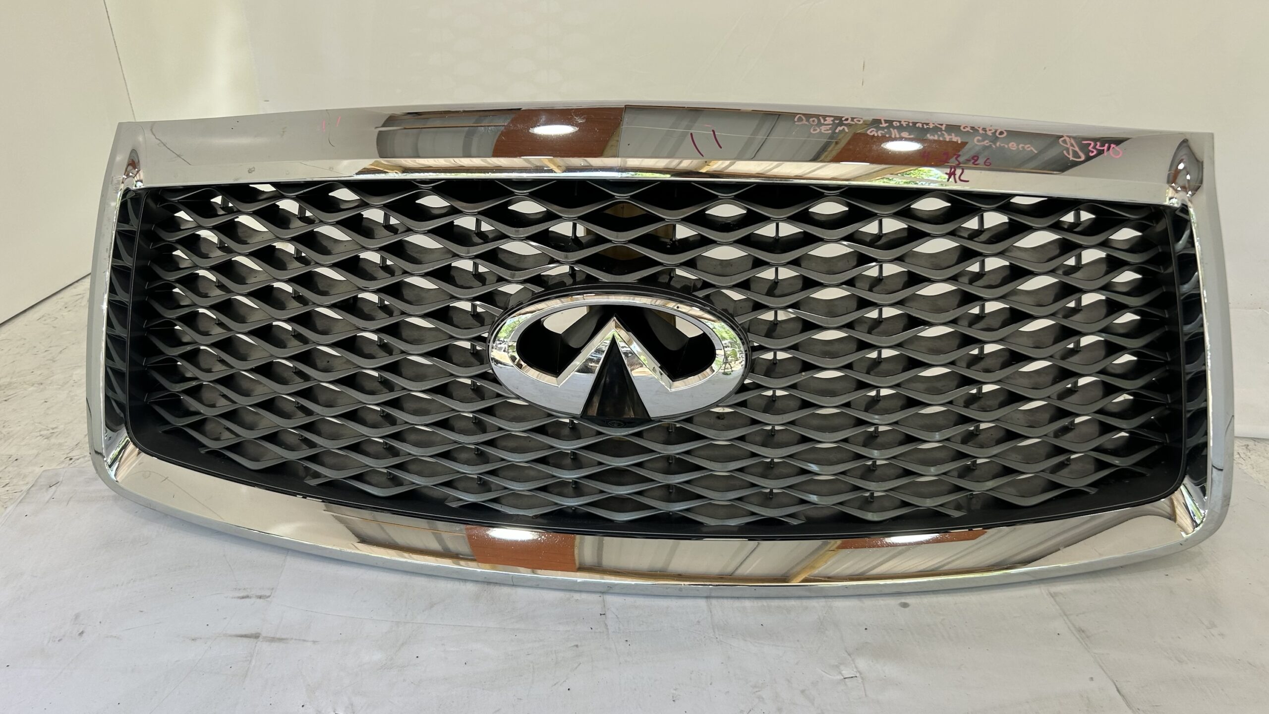 2018-2020 Infiniti  QX80 Grille W/ camera