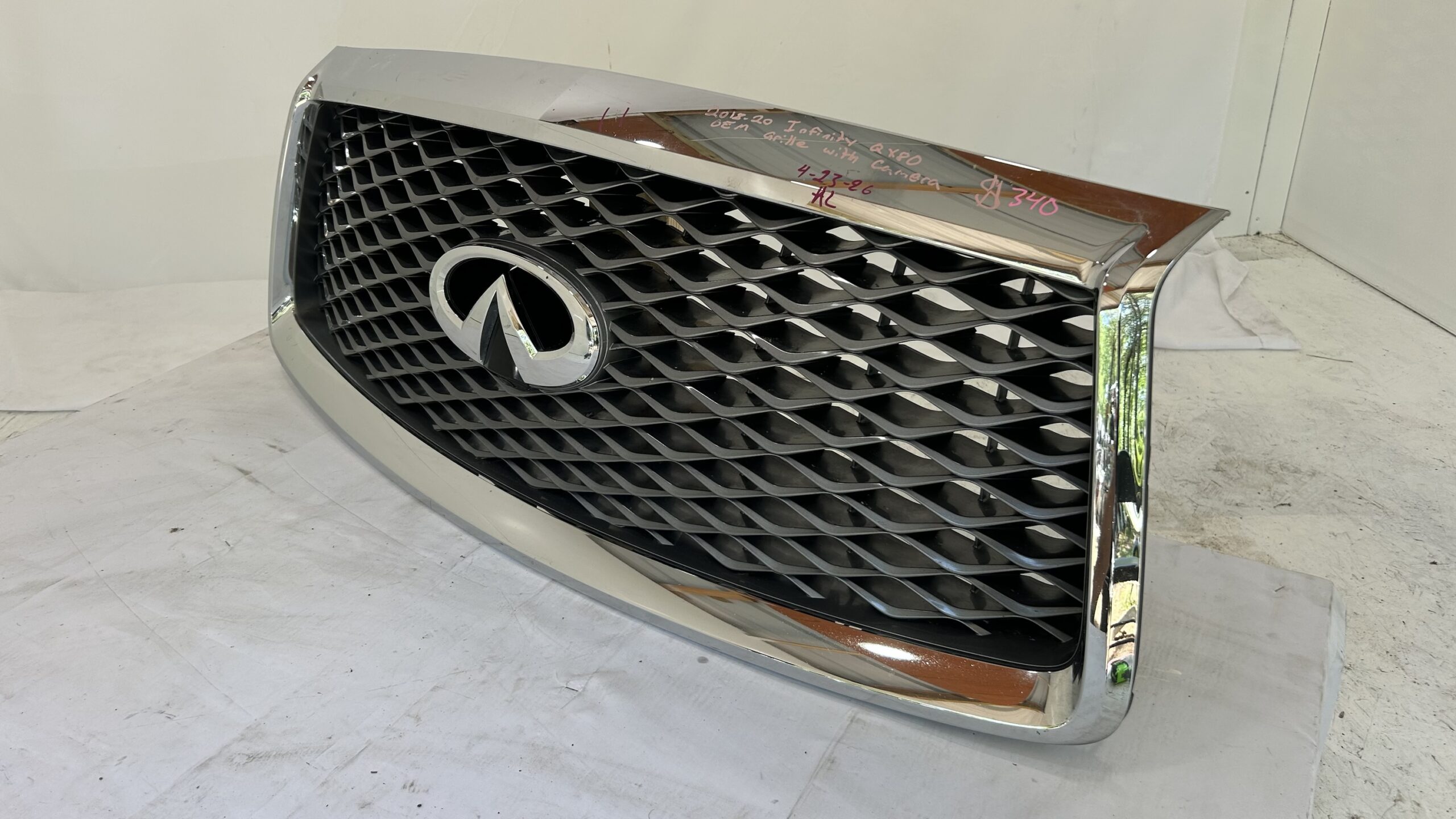 2018-2020 Infiniti  QX80 Grille W/ camera