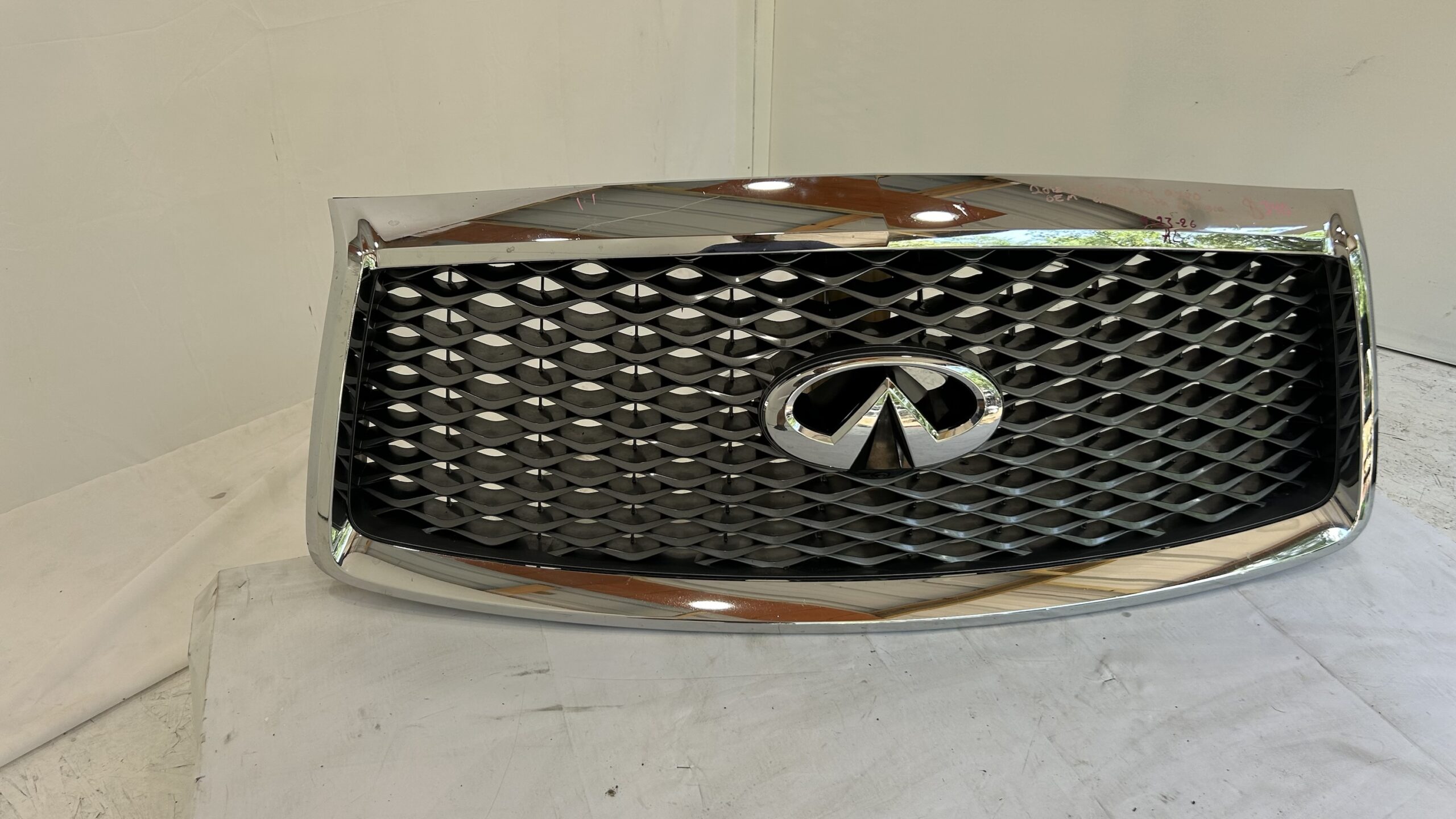 2018-2020 Infiniti  QX80 Grille W/ camera
