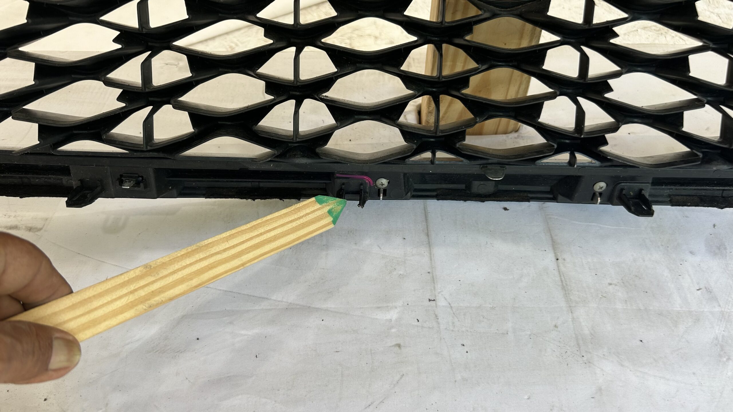 2018-2020 Infiniti  QX80 Grille W/ camera