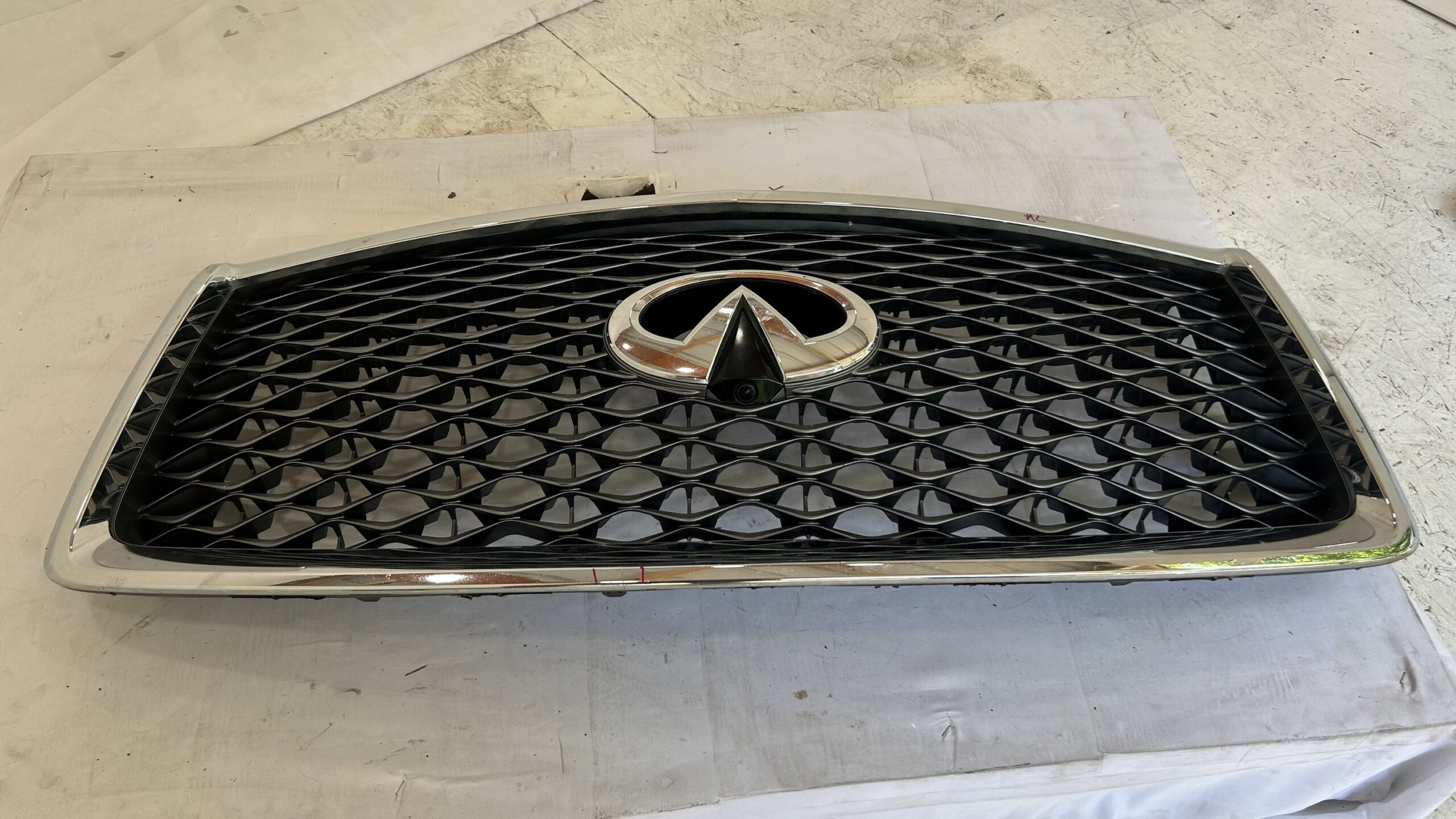 2018-2020 Infiniti  QX80 Grille W/ camera
