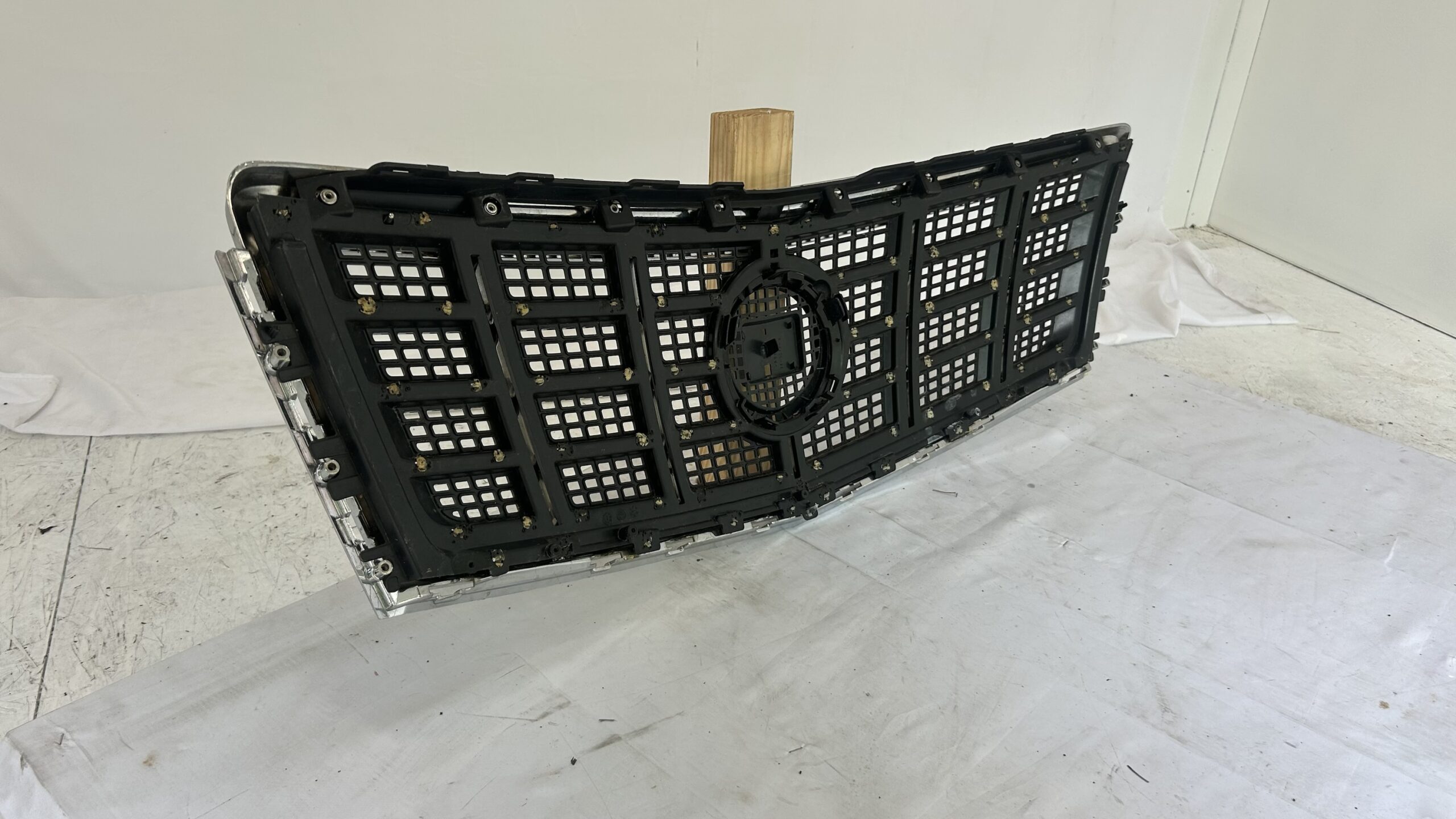 2013-2017 Cadillac  XTS Grille