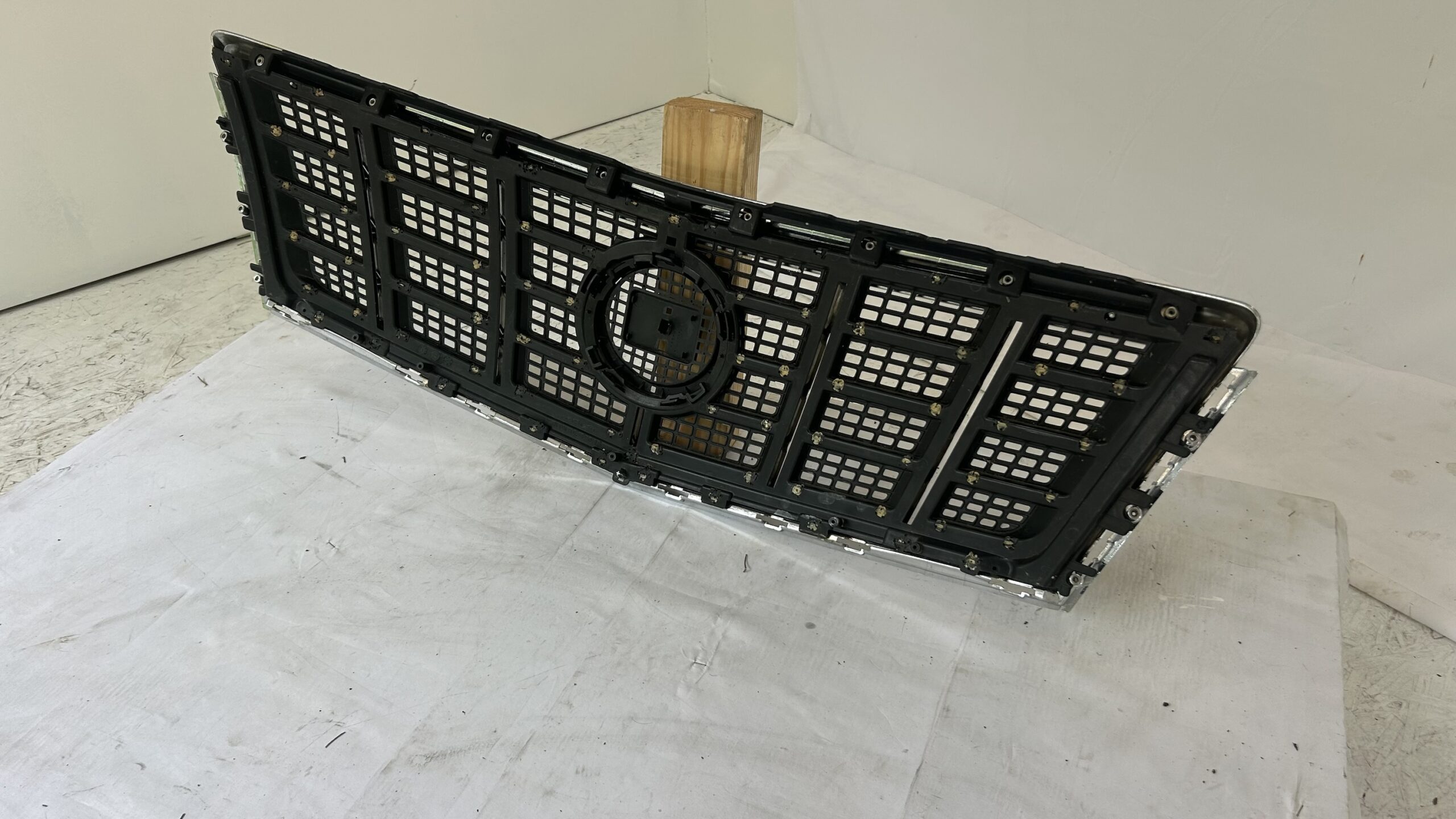 2013-2017 Cadillac  XTS Grille