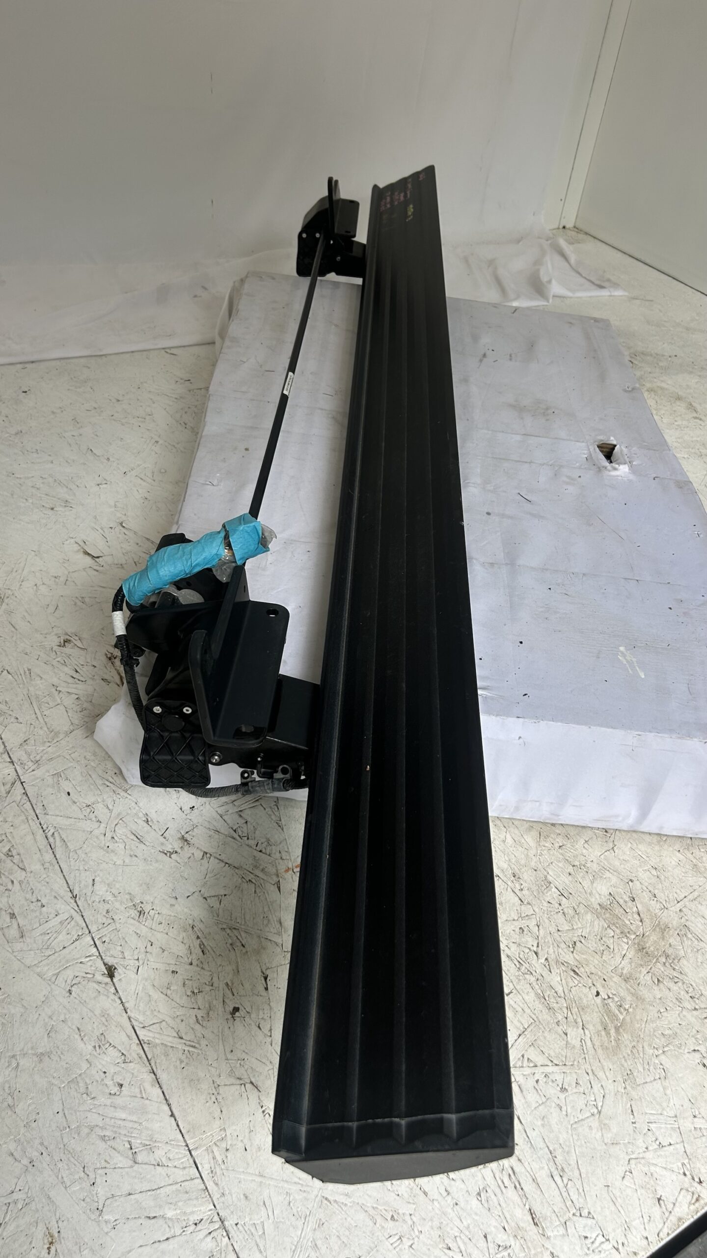 2021-2025 GMC Yukon XL and Cadillac Escalade Running Board Driver Side