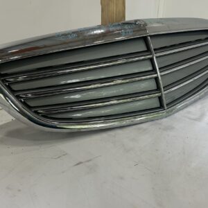 2015-2018 Mercedes Benz C class C300 luxury Grille - Image 2