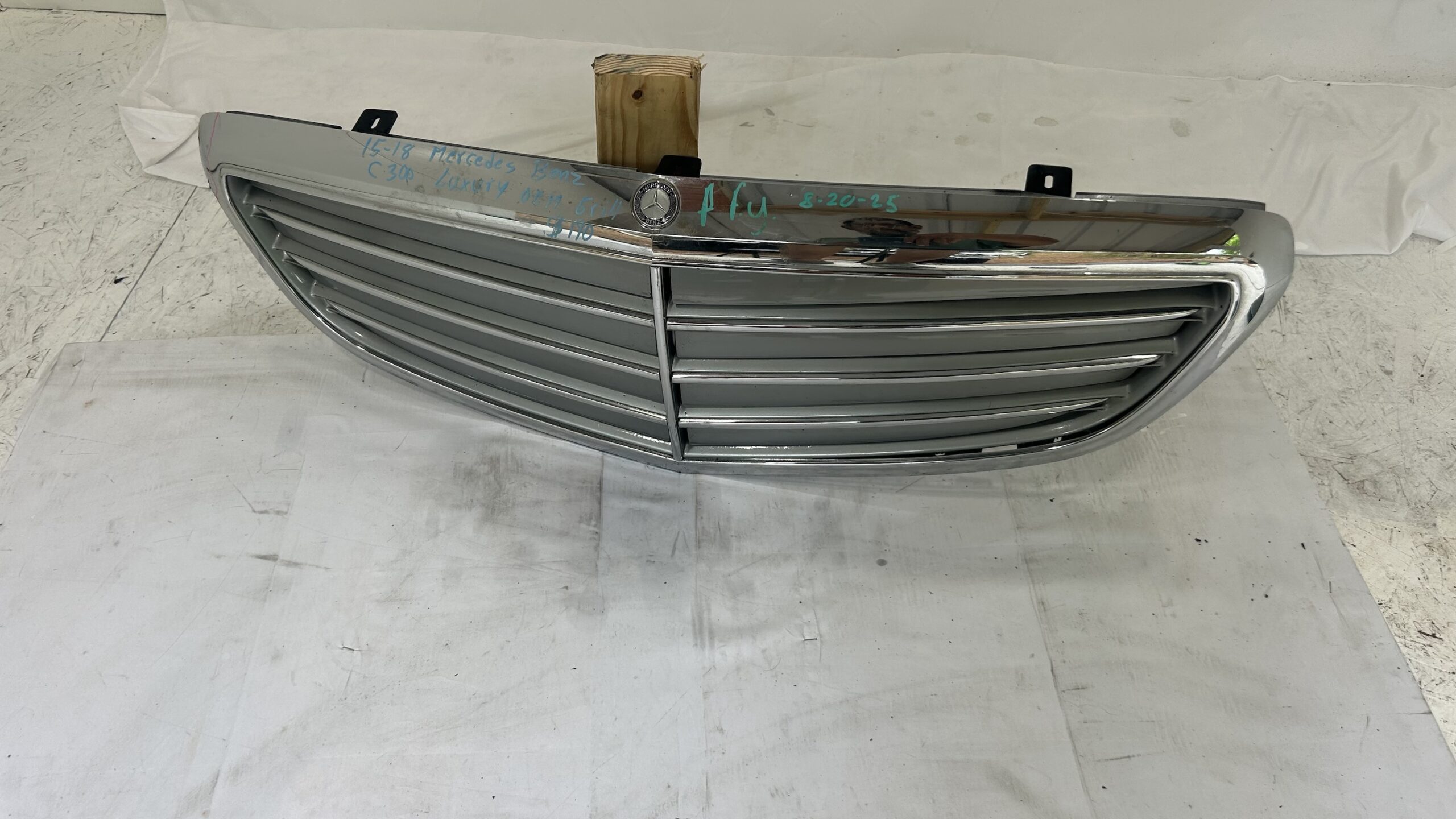 2015-2018 Mercedes Benz C class C300 luxury Grille