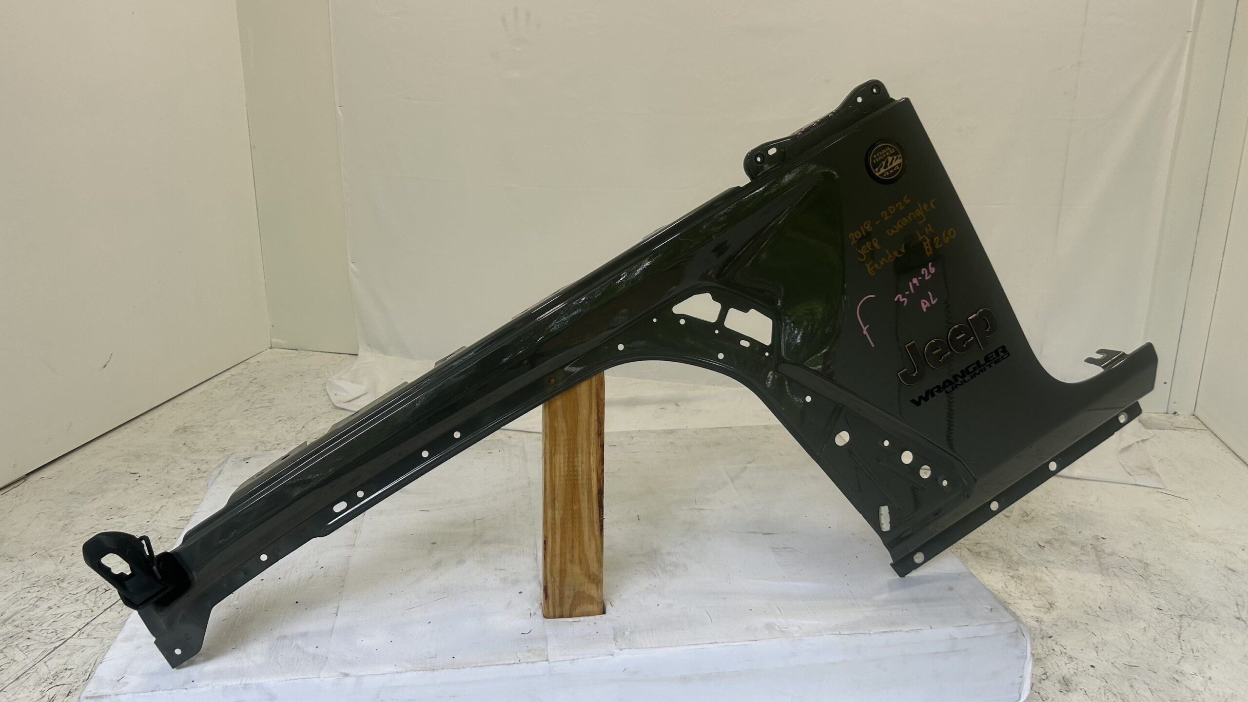 2018-2025 Jeep Wrangler Unlimited driver fender