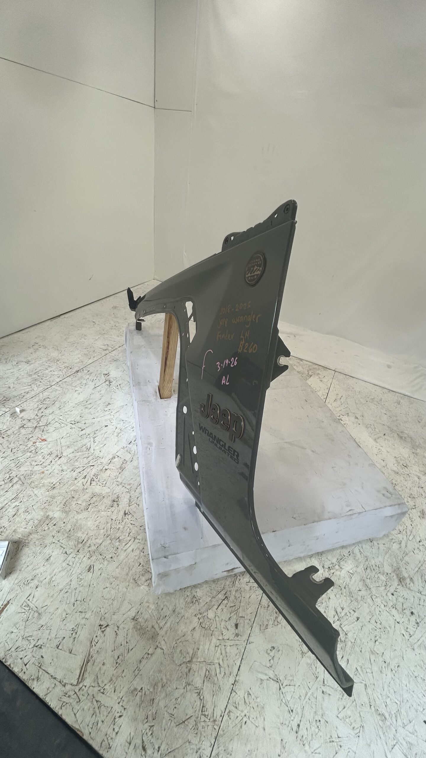 2018-2025 Jeep Wrangler Unlimited driver fender